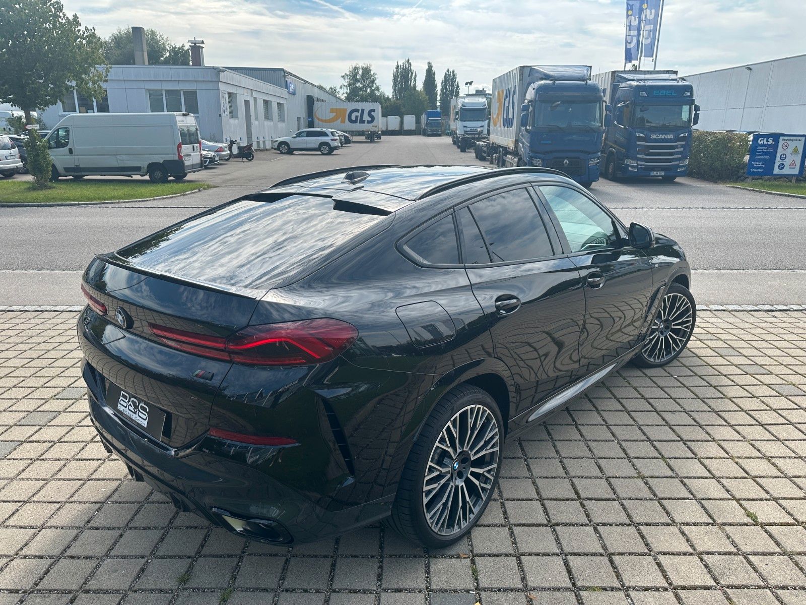 Fahrzeugabbildung BMW X6 40d xDrive MSport ACC,HUD,SKYL,B&W,LUFT,AHK..