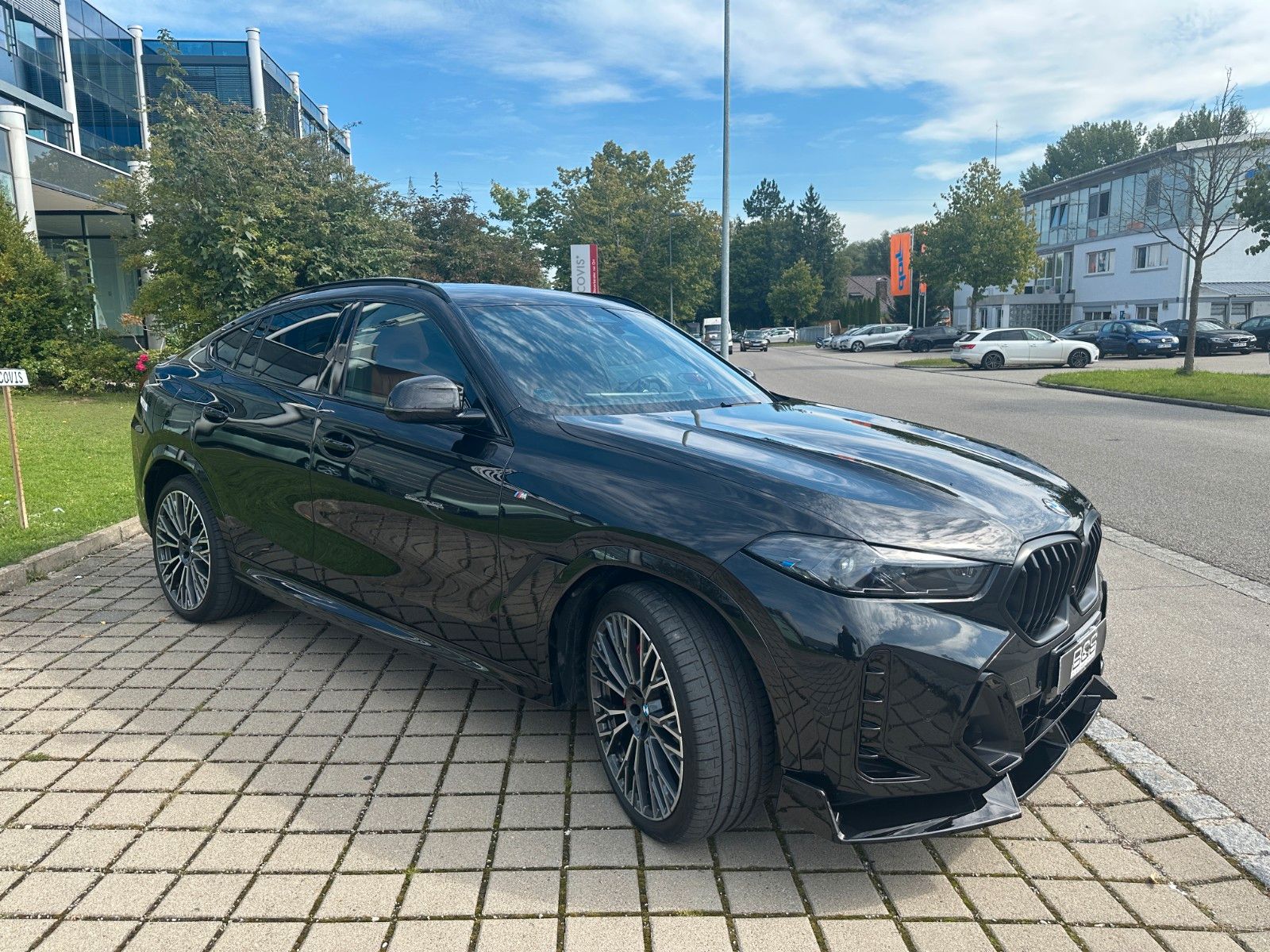 Fahrzeugabbildung BMW X6 40d xDrive MSport ACC,HUD,SKYL,B&W,LUFT,AHK..