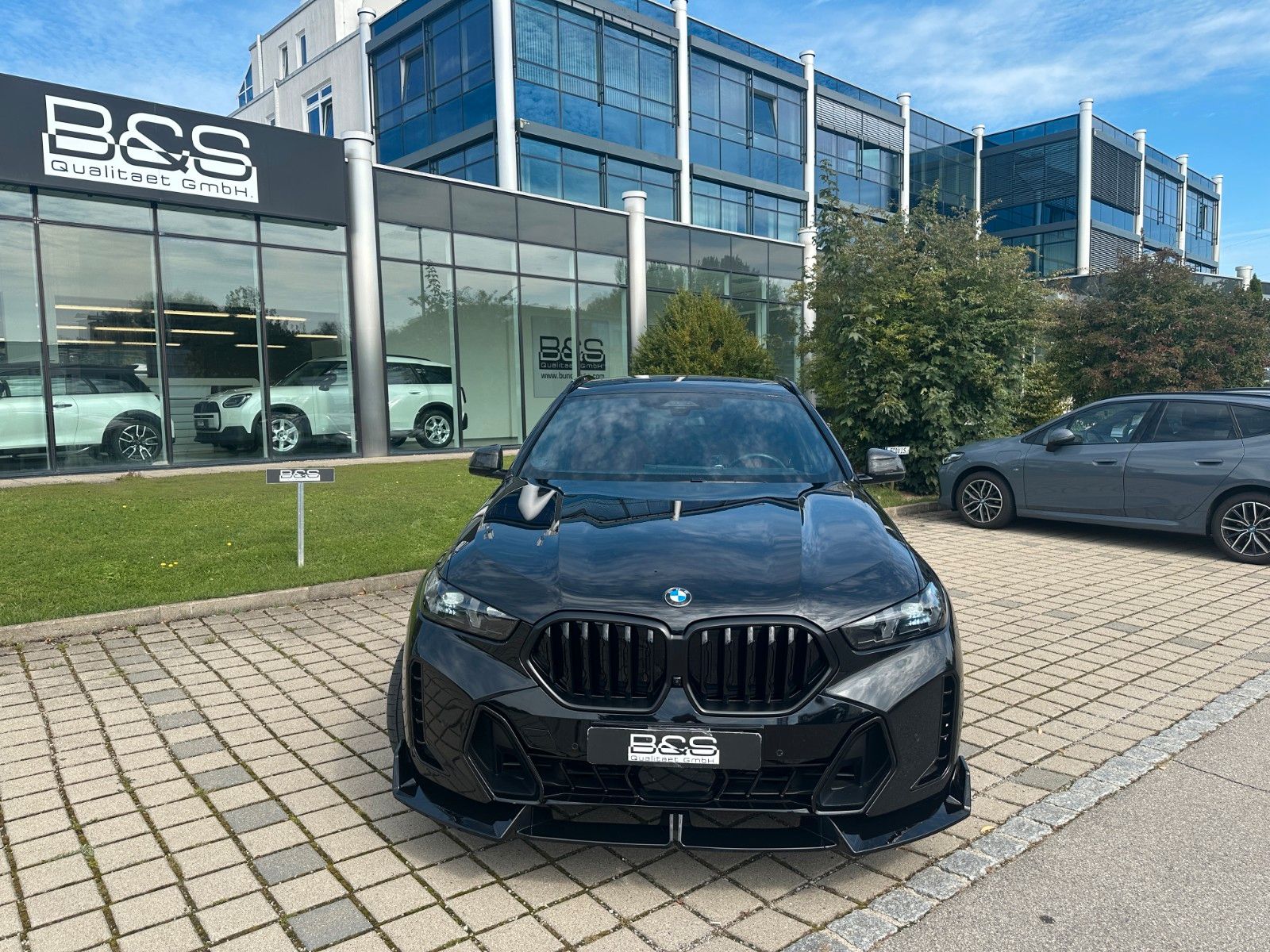 Fahrzeugabbildung BMW X6 40d xDrive MSport ACC,HUD,SKYL,B&W,LUFT,AHK..