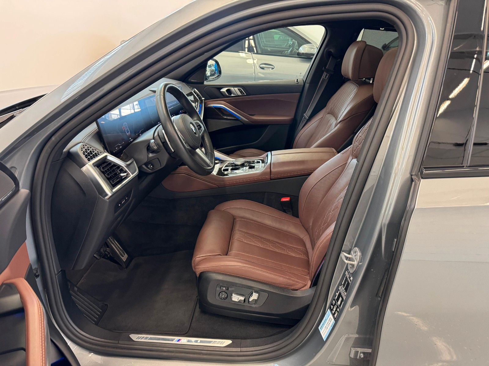 Fahrzeugabbildung BMW X6 30d xDrive MSport ACC.HUD,HARMAN,PANO,LUFT,..