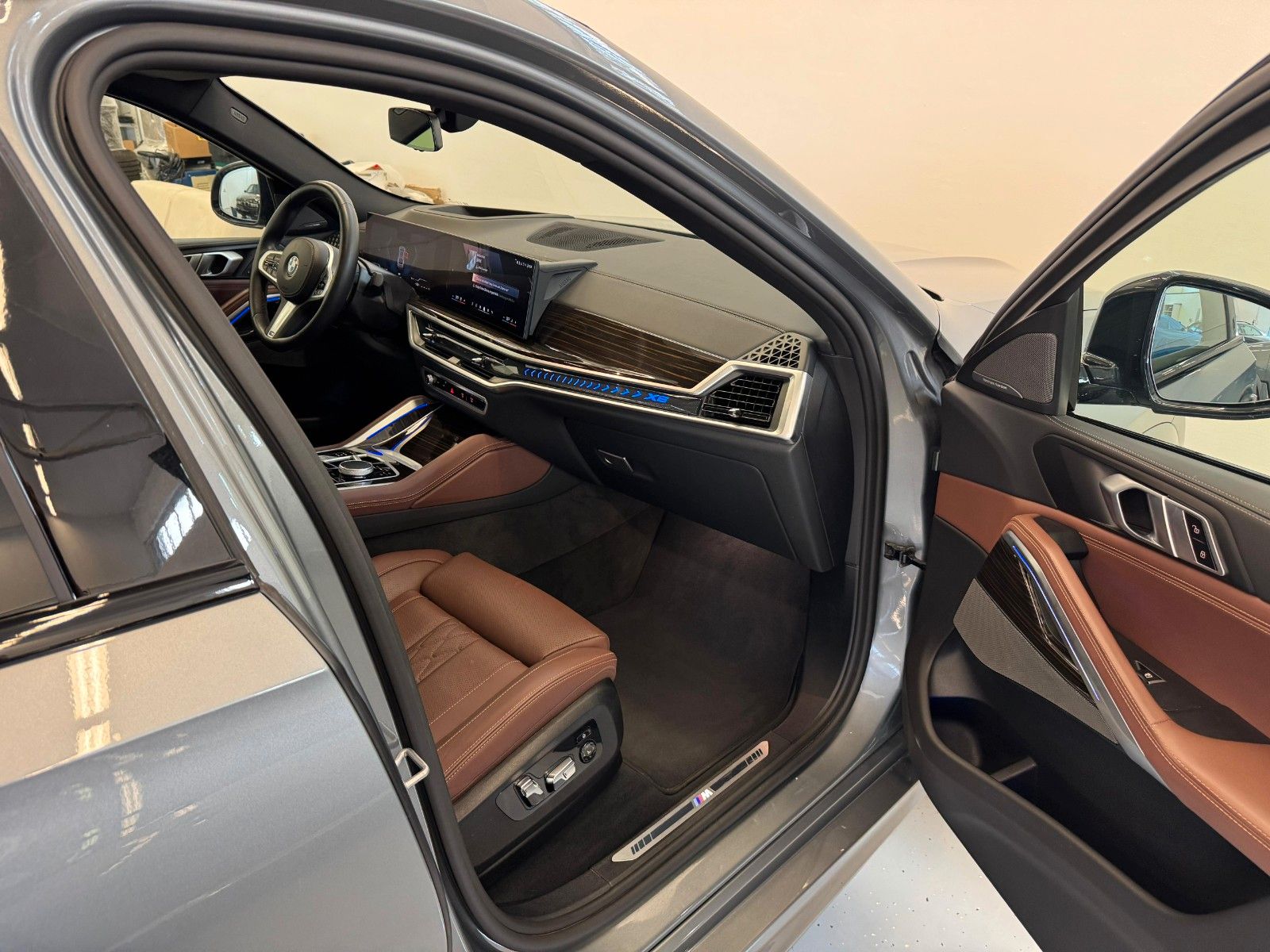 Fahrzeugabbildung BMW X6 30d xDrive MSport ACC.HUD,HARMAN,PANO,LUFT,..