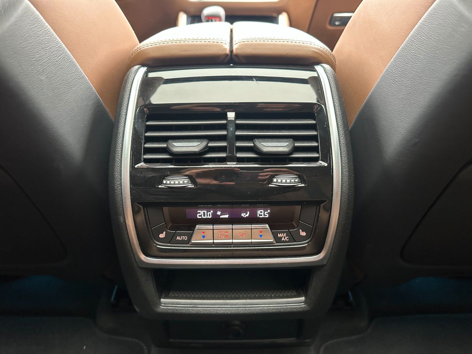 Fahrzeugabbildung BMW X6M Competition ACC,HUD,SKYL,HARMAN,SOFTCL,AHK..