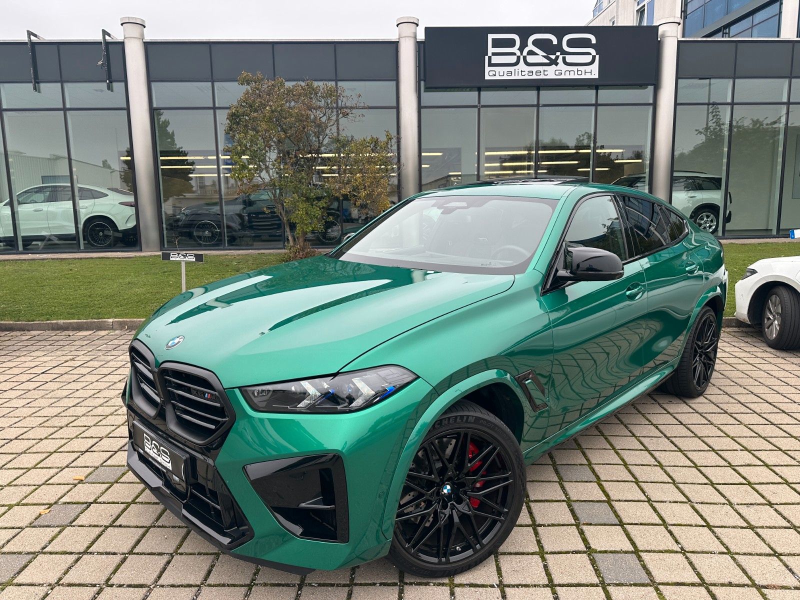 Fahrzeugabbildung BMW X6M Competition ACC,HUD,SKYL,HARMAN,SOFTCL,AHK..