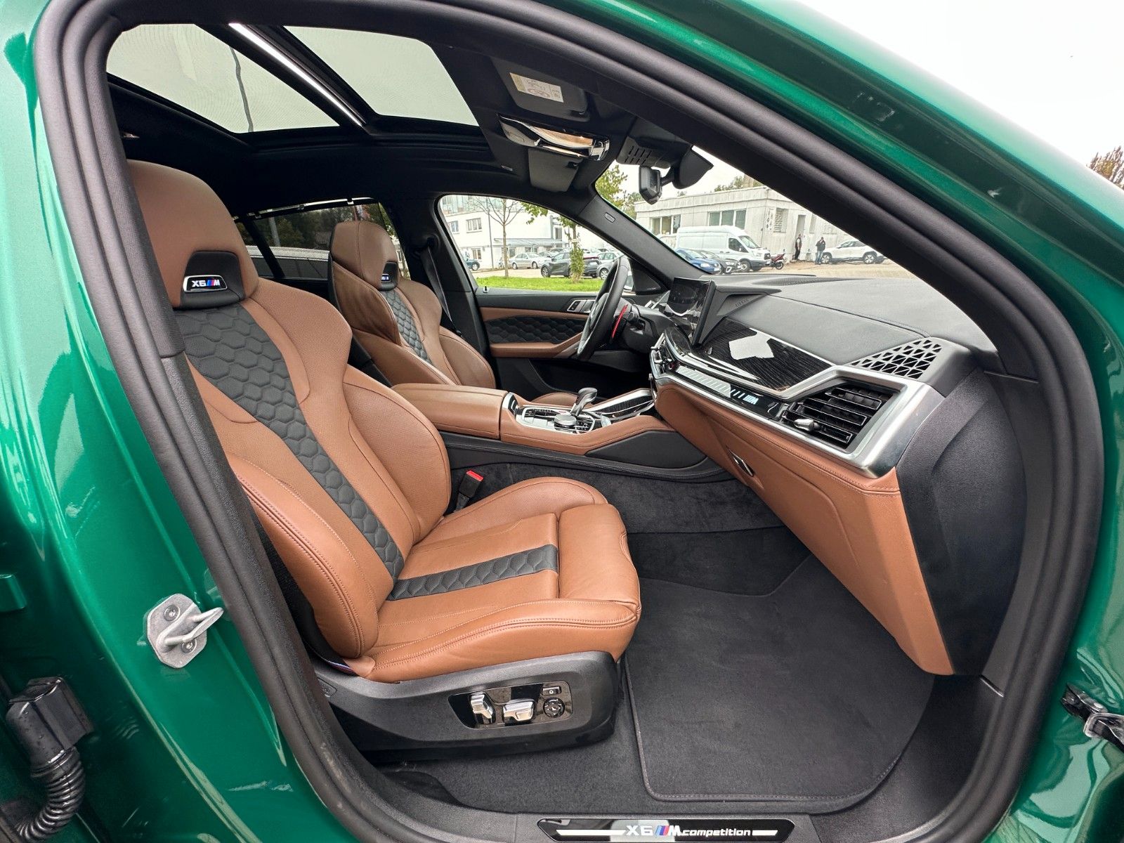 Fahrzeugabbildung BMW X6M Competition ACC,HUD,SKYL,HARMAN,SOFTCL,AHK..