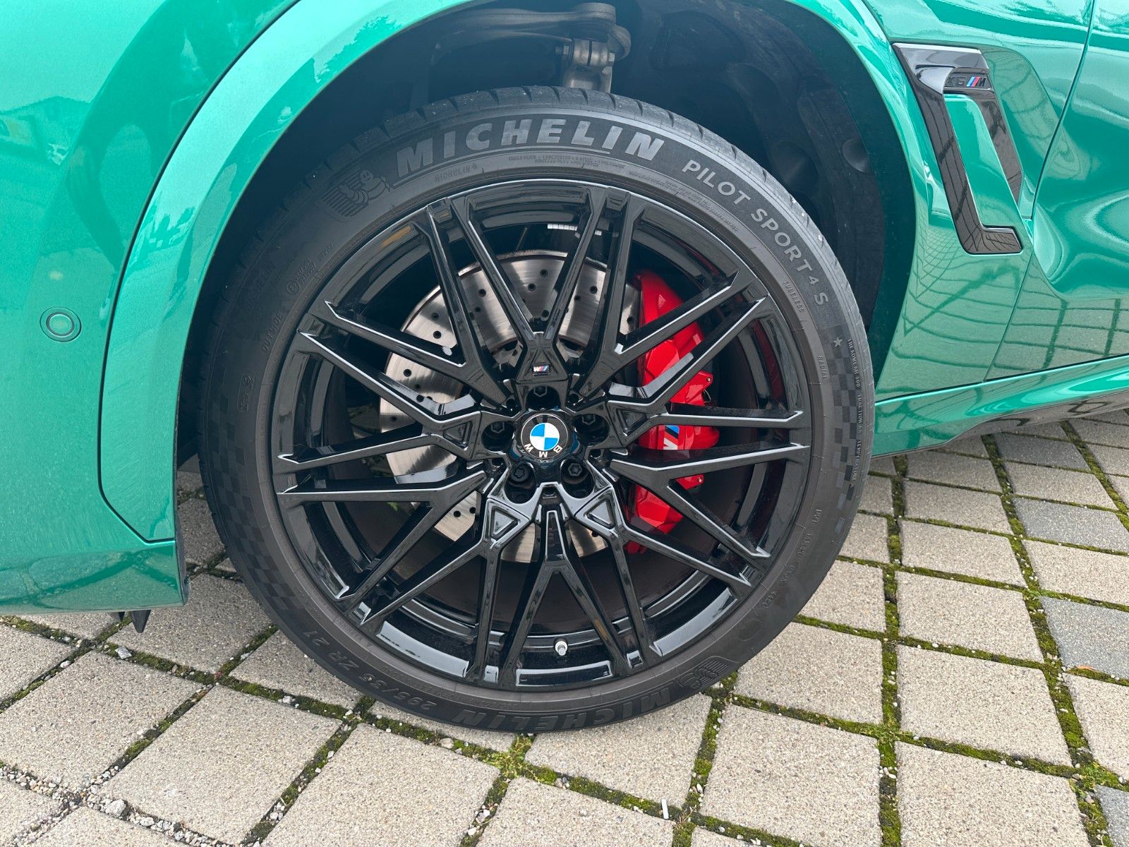 Fahrzeugabbildung BMW X6M Competition ACC,HUD,SKYL,HARMAN,SOFTCL,AHK..