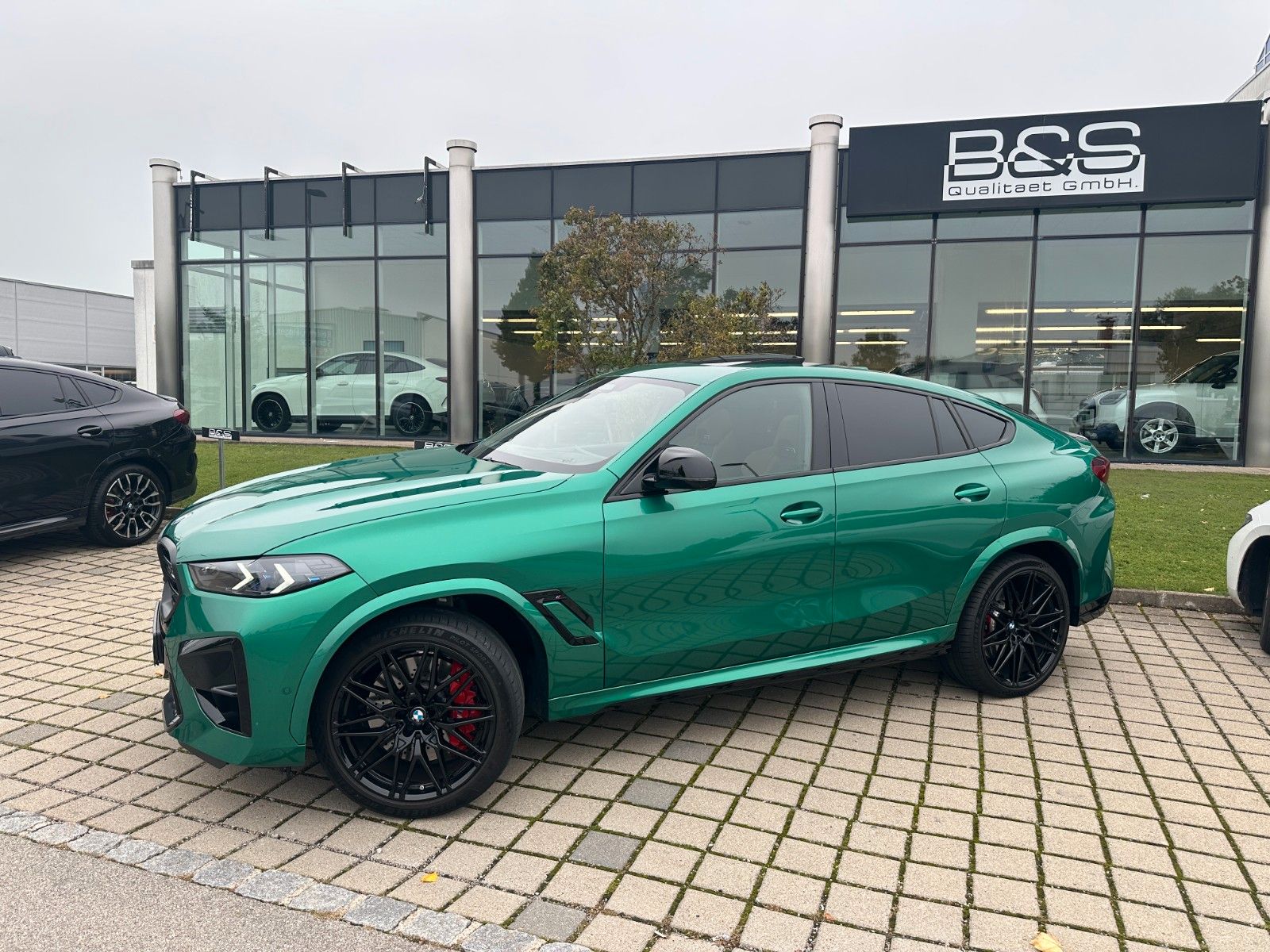 Fahrzeugabbildung BMW X6M Competition ACC,HUD,SKYL,HARMAN,SOFTCL,AHK..