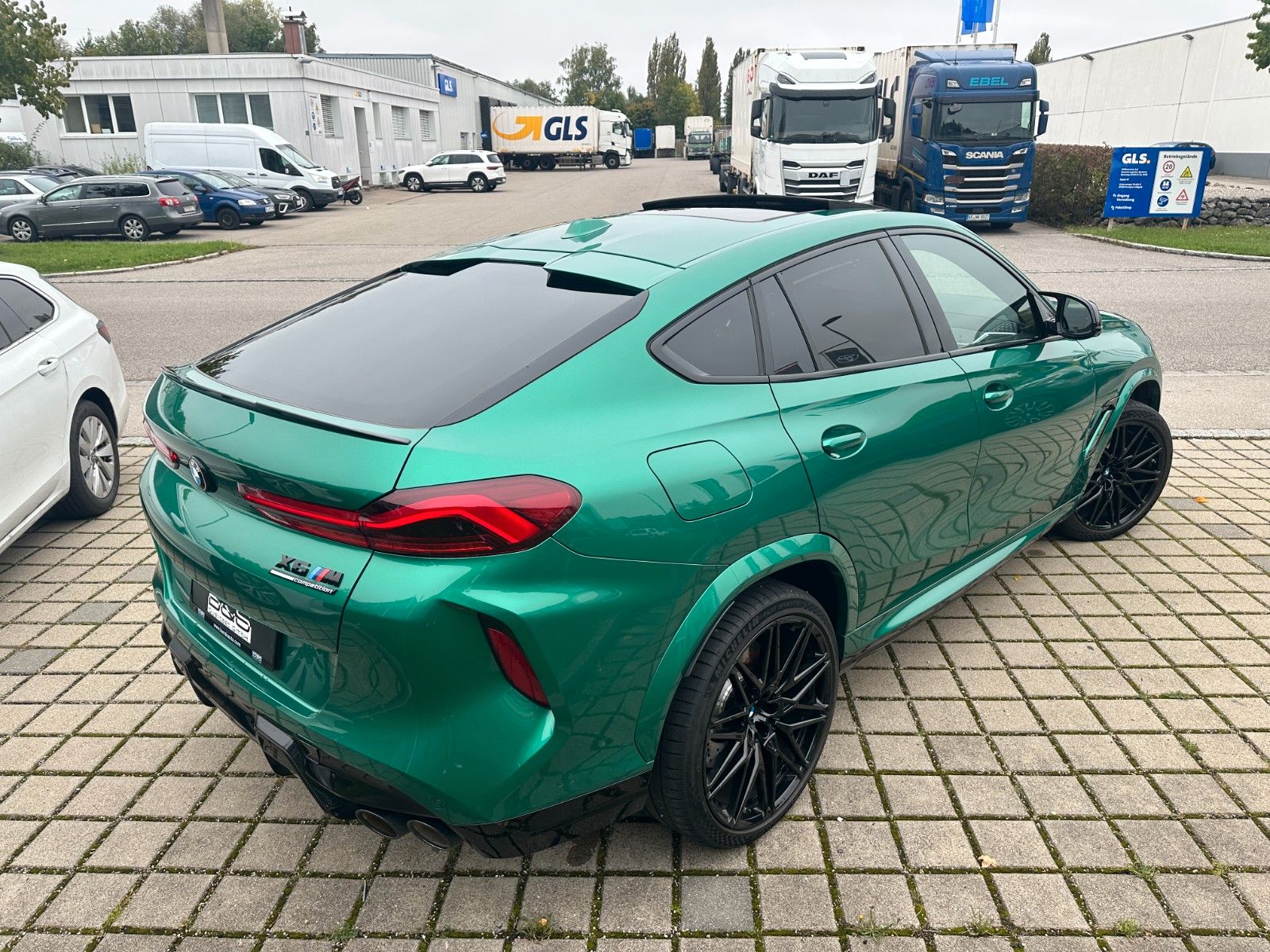 Fahrzeugabbildung BMW X6M Competition ACC,HUD,SKYL,HARMAN,SOFTCL,AHK..