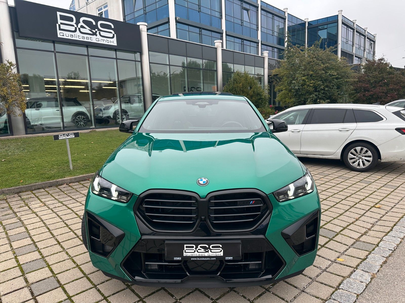 Fahrzeugabbildung BMW X6M Competition ACC,HUD,SKYL,HARMAN,SOFTCL,AHK..