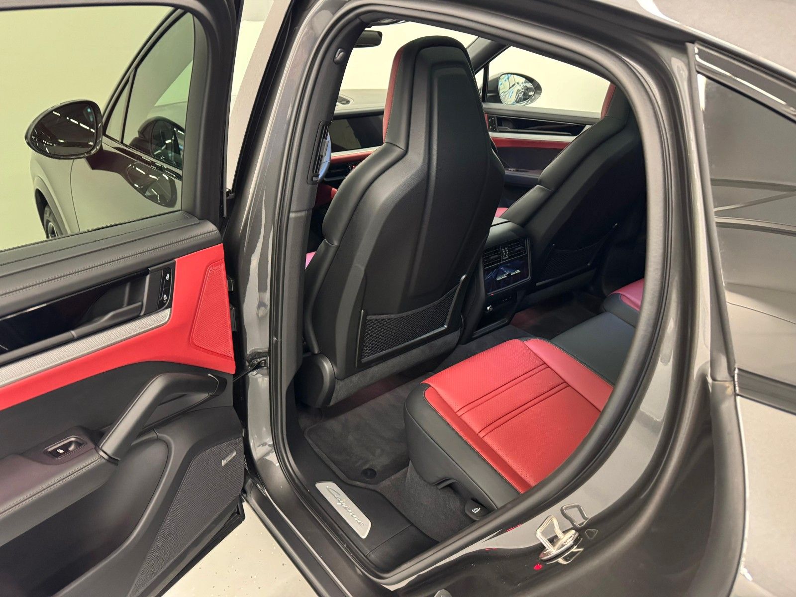 Fahrzeugabbildung Porsche Cayenne Coupe S ACC,HUD,PANO,BOSE,LUFT,AHK,Usw