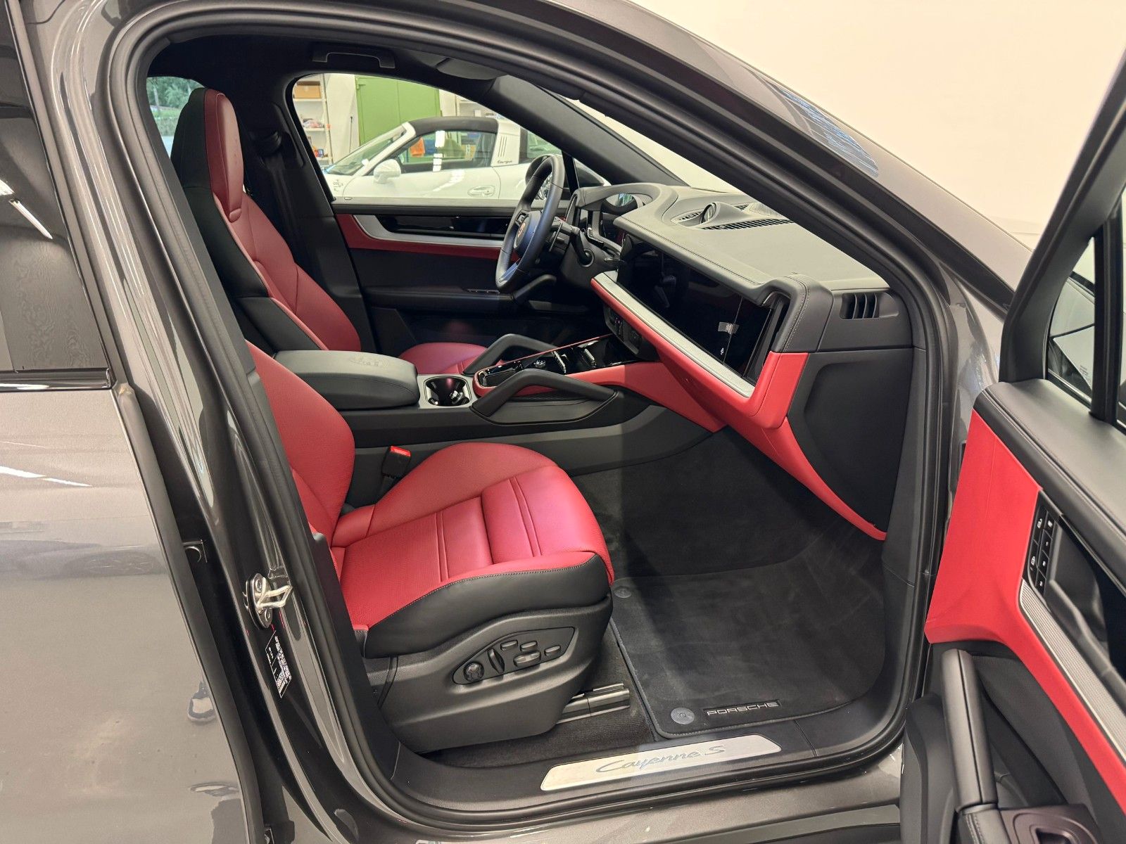 Fahrzeugabbildung Porsche Cayenne Coupe S ACC,HUD,PANO,BOSE,LUFT,AHK,Usw