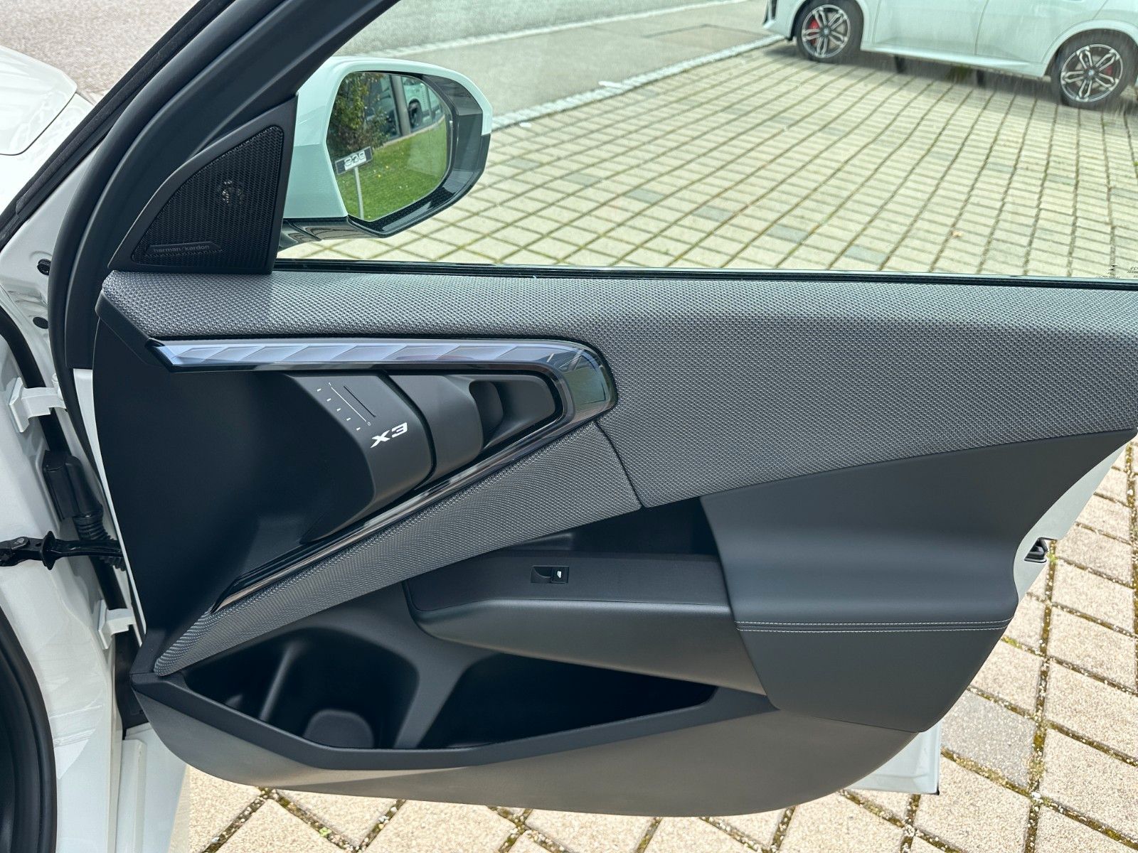 Fahrzeugabbildung BMW X3 20 xDrive MSport ACC,HUD,PANO,HARMAN,21"