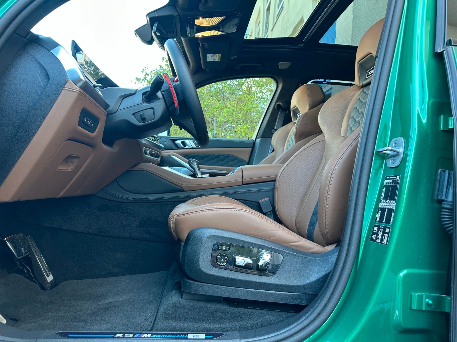 Fahrzeugabbildung BMW X5 M Comp,ACC,B&W,AHK,SKYL,MASSAGE,SOFTCL,usw