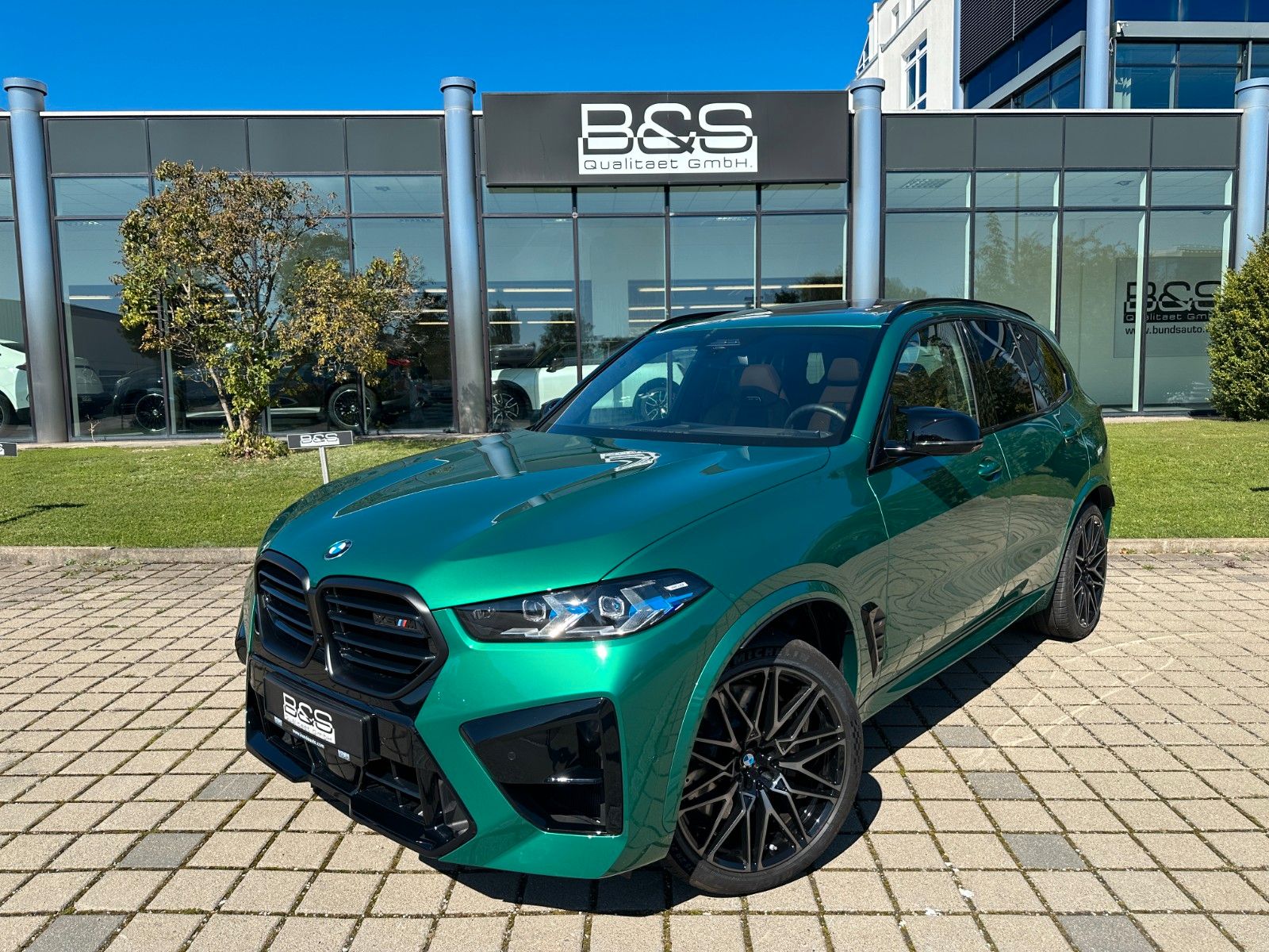 Fahrzeugabbildung BMW X5 M Comp,ACC,B&W,AHK,SKYL,MASSAGE,SOFTCL,usw