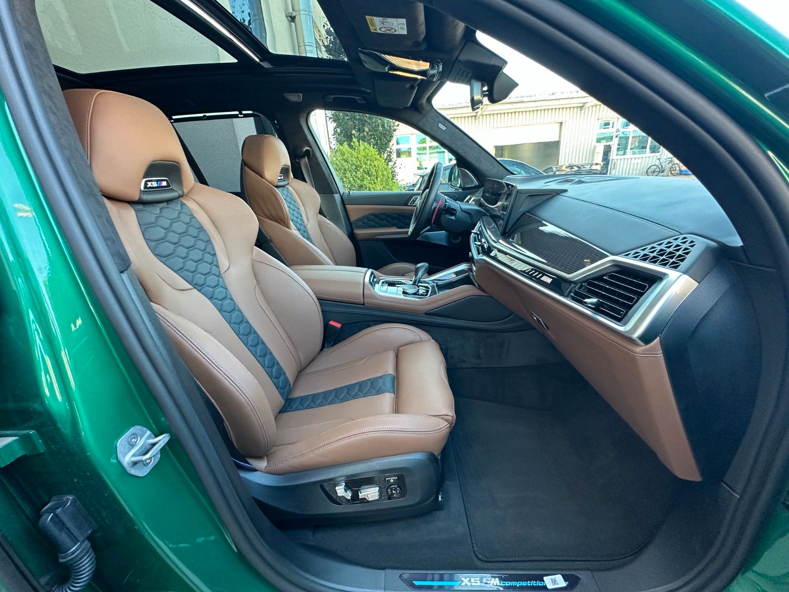Fahrzeugabbildung BMW X5 M Comp,ACC,B&W,AHK,SKYL,MASSAGE,SOFTCL,usw