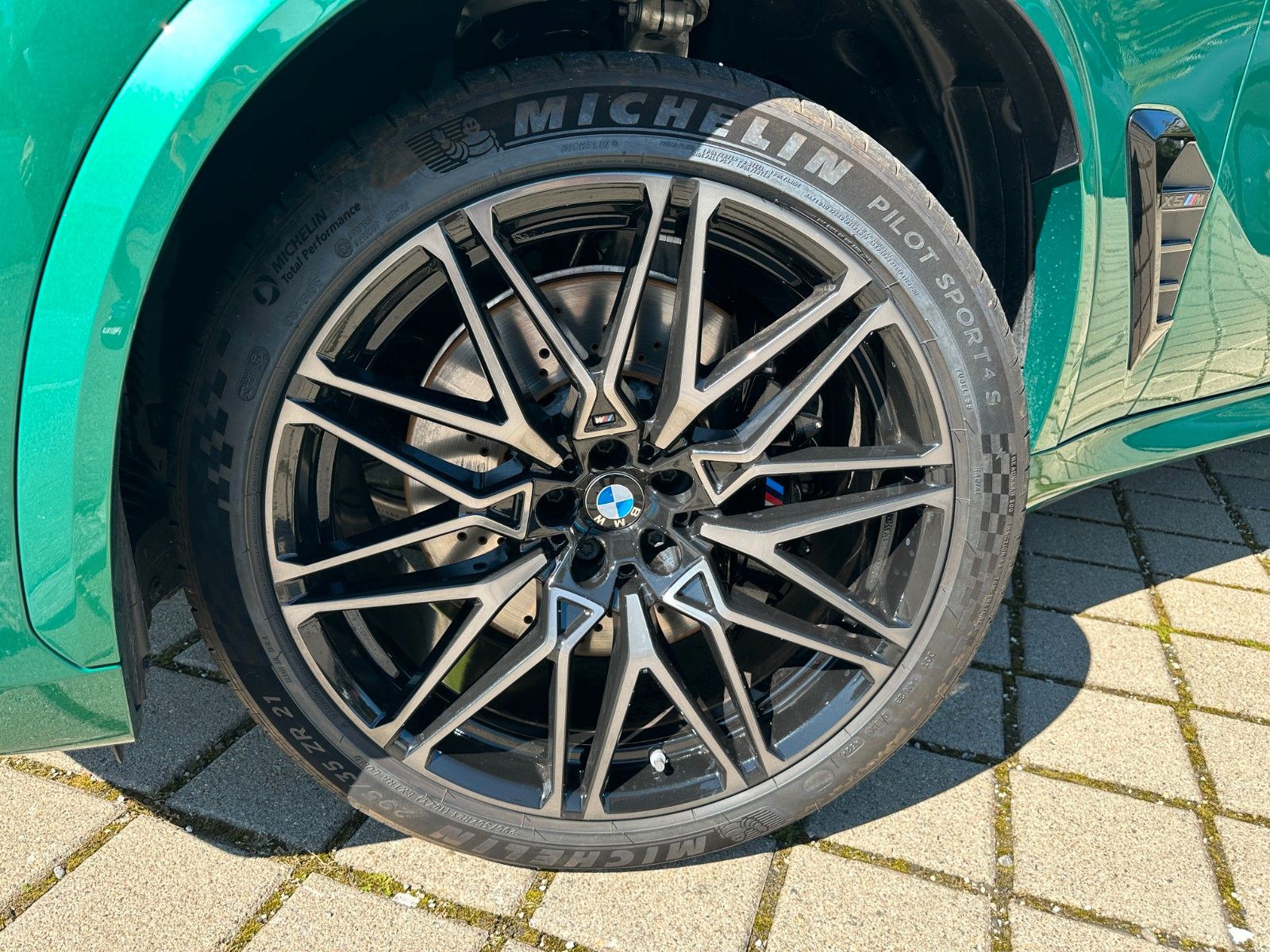 Fahrzeugabbildung BMW X5 M Comp,ACC,B&W,AHK,SKYL,MASSAGE,SOFTCL,usw