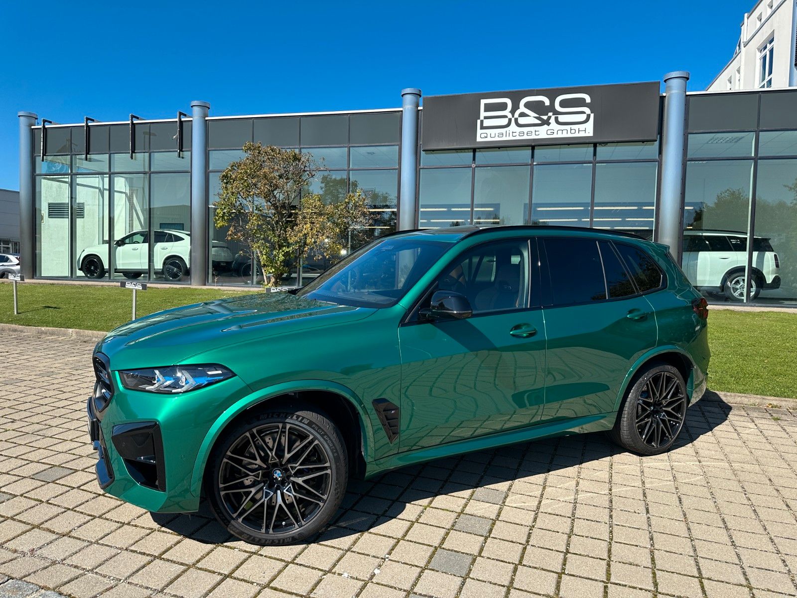 Fahrzeugabbildung BMW X5 M Comp,ACC,B&W,AHK,SKYL,MASSAGE,SOFTCL,usw