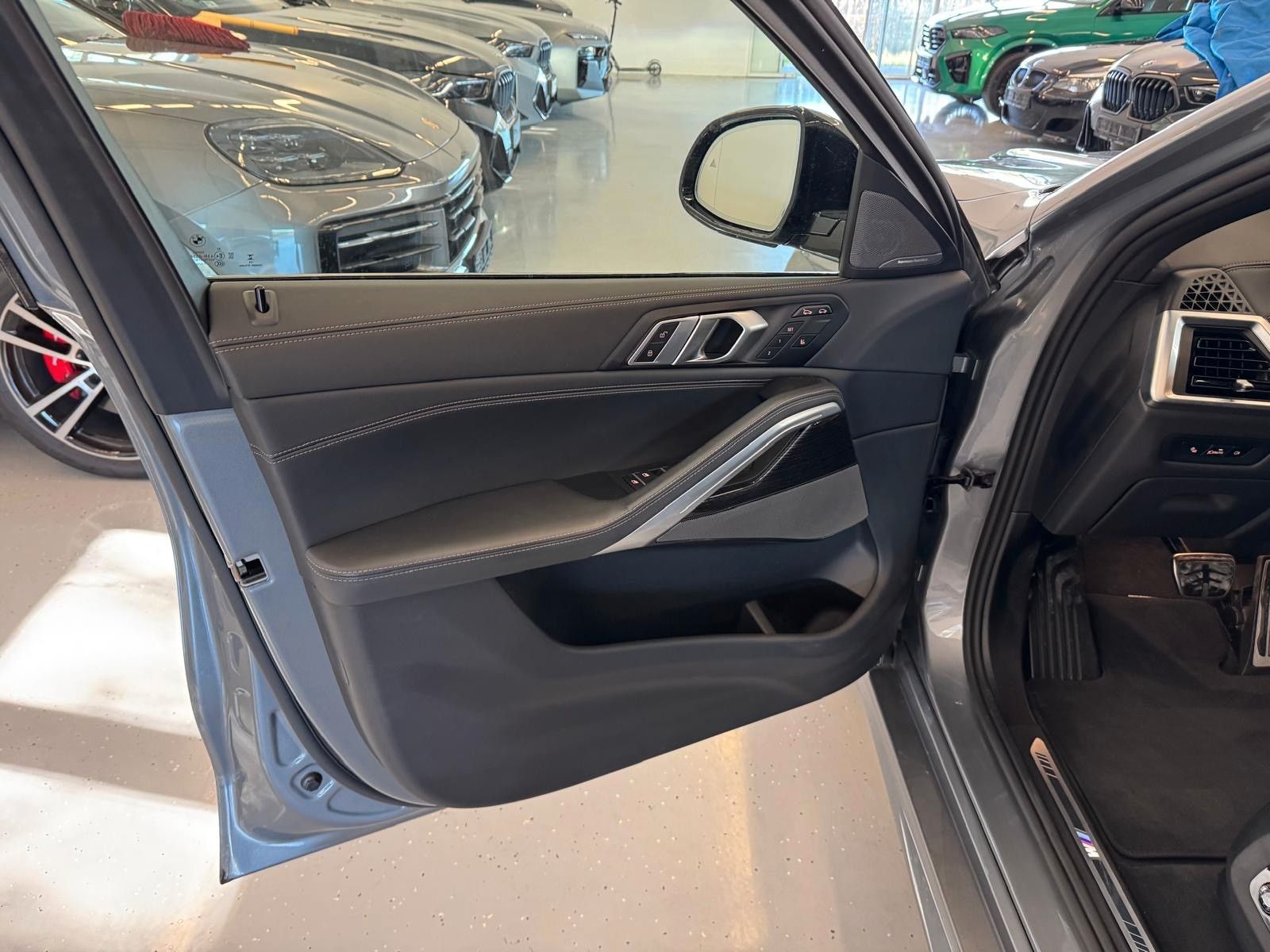Fahrzeugabbildung BMW X6 30d xDrive MSport ACC,HUD,PANO,HARMAN,LUFT,..