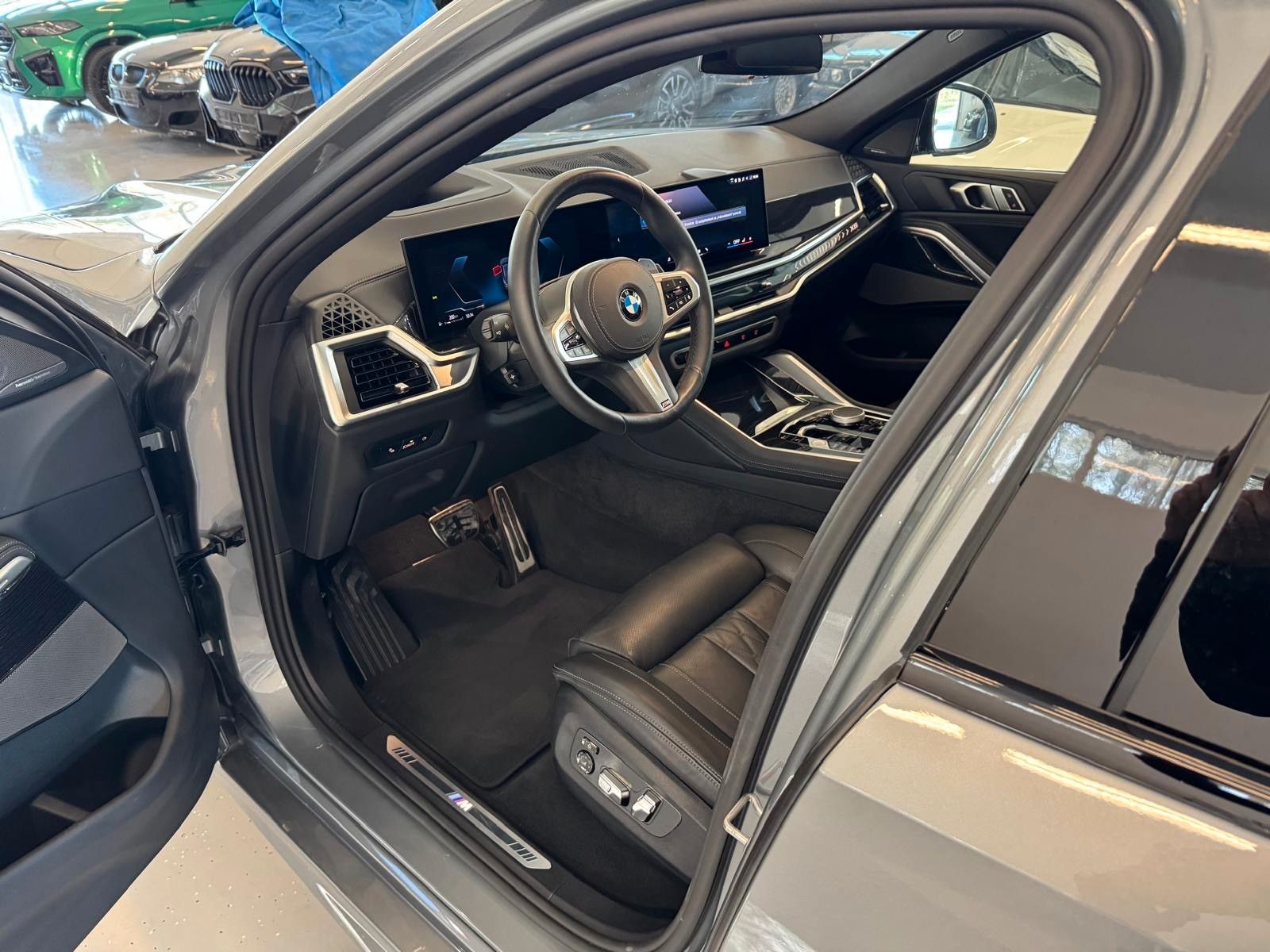 Fahrzeugabbildung BMW X6 30d xDrive MSport ACC,HUD,PANO,HARMAN,LUFT,..