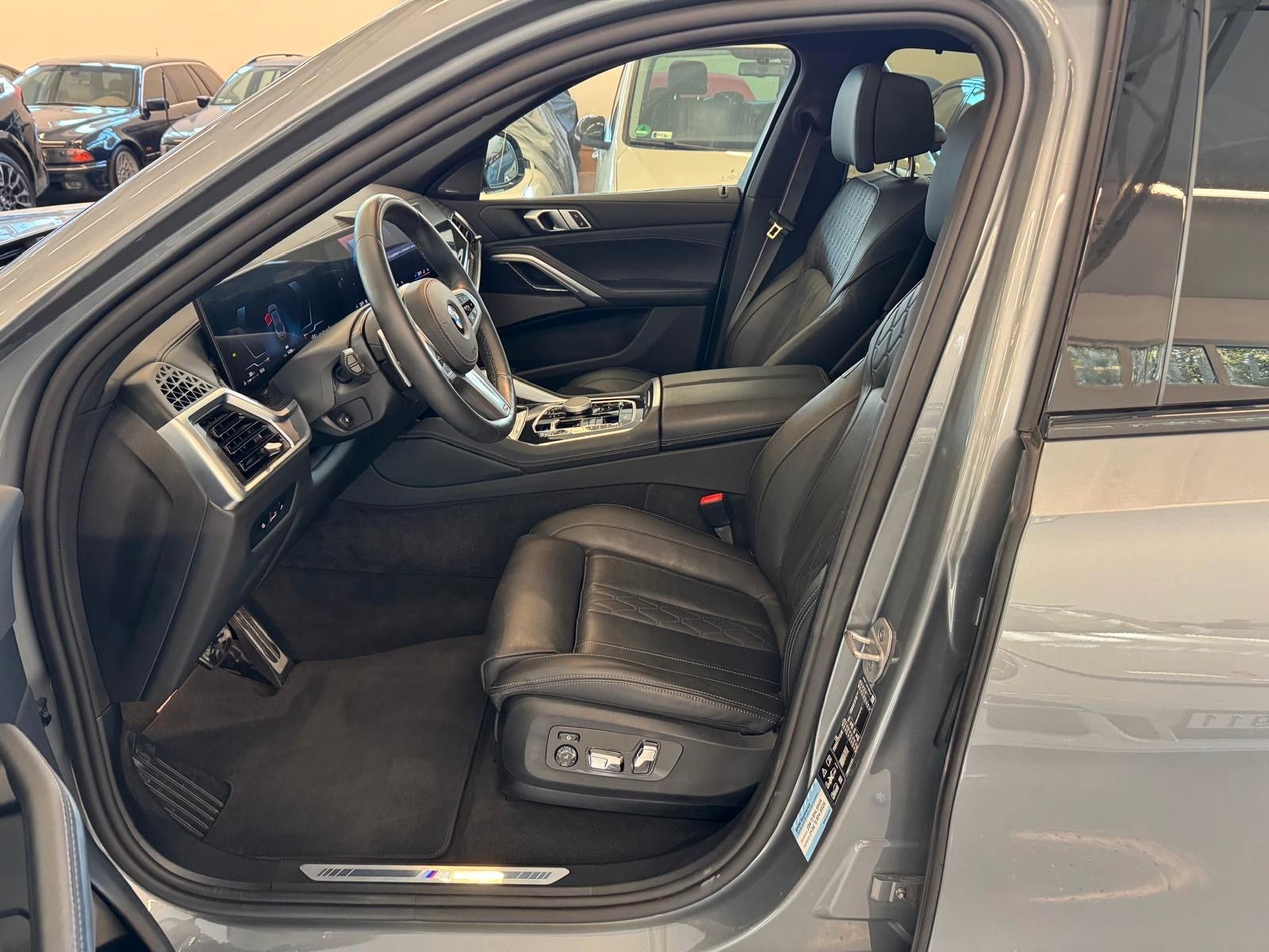 Fahrzeugabbildung BMW X6 30d xDrive MSport ACC,HUD,PANO,HARMAN,LUFT,..