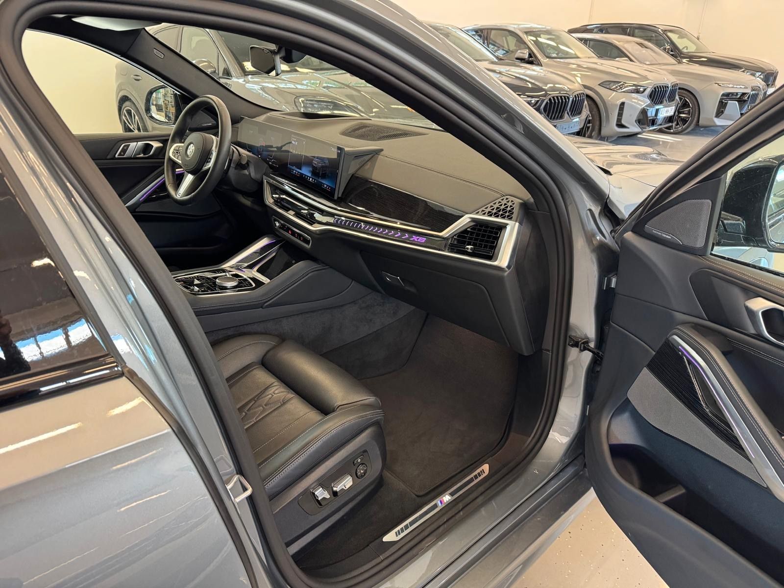 Fahrzeugabbildung BMW X6 30d xDrive MSport ACC,HUD,PANO,HARMAN,LUFT,..