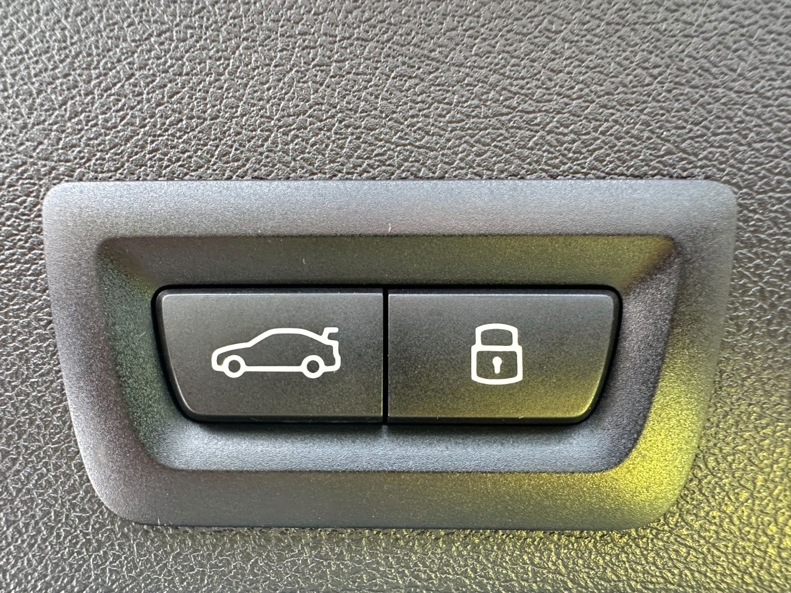 Fahrzeugabbildung BMW X6 30d xDrive MSport ACC,HUD,PANO,HARMAN,LUFT,..