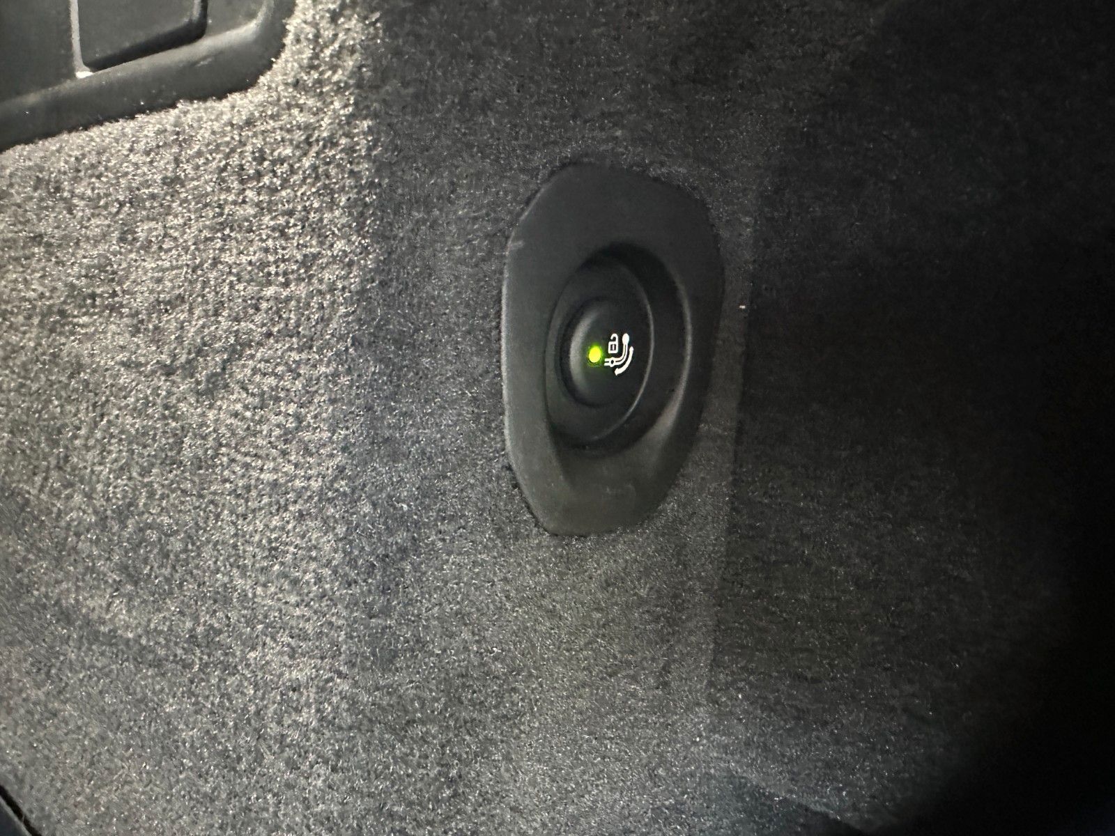 Fahrzeugabbildung BMW X6 30d xDrive MSport ACC,HUD,PANO,HARMAN,LUFT,..