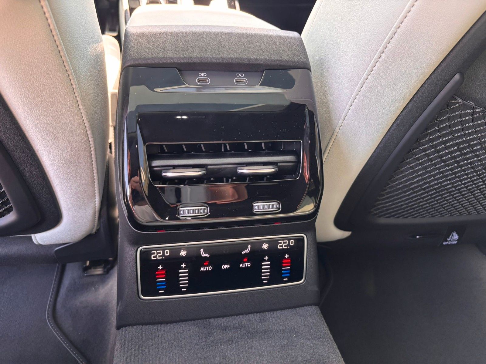 Fahrzeugabbildung Audi A6 Limousine edition one quattro S Line ACC,PANO