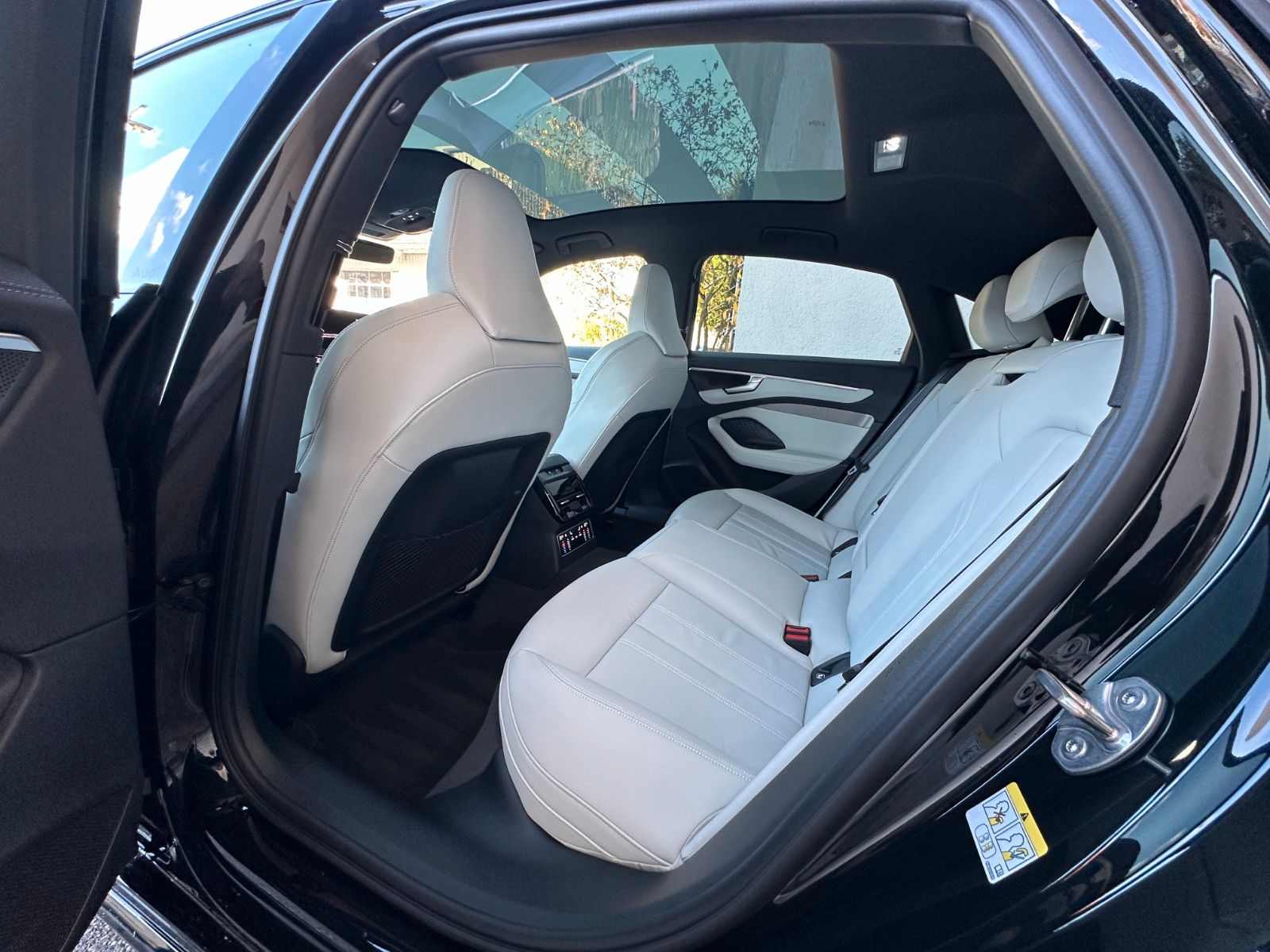 Fahrzeugabbildung Audi A6 Limousine  quattro S Line ACC,PANO,21 ZOLL