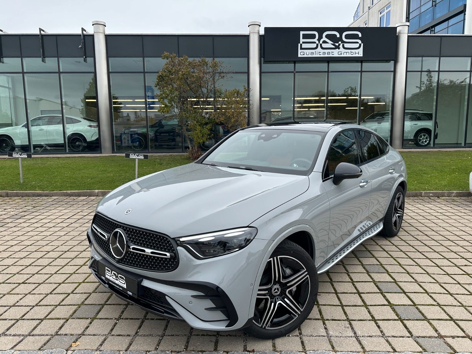 Fahrzeugabbildung Mercedes-Benz GLC 300d Coupe 4Matic DISTR,HUD,PANO,BURM,AHK...