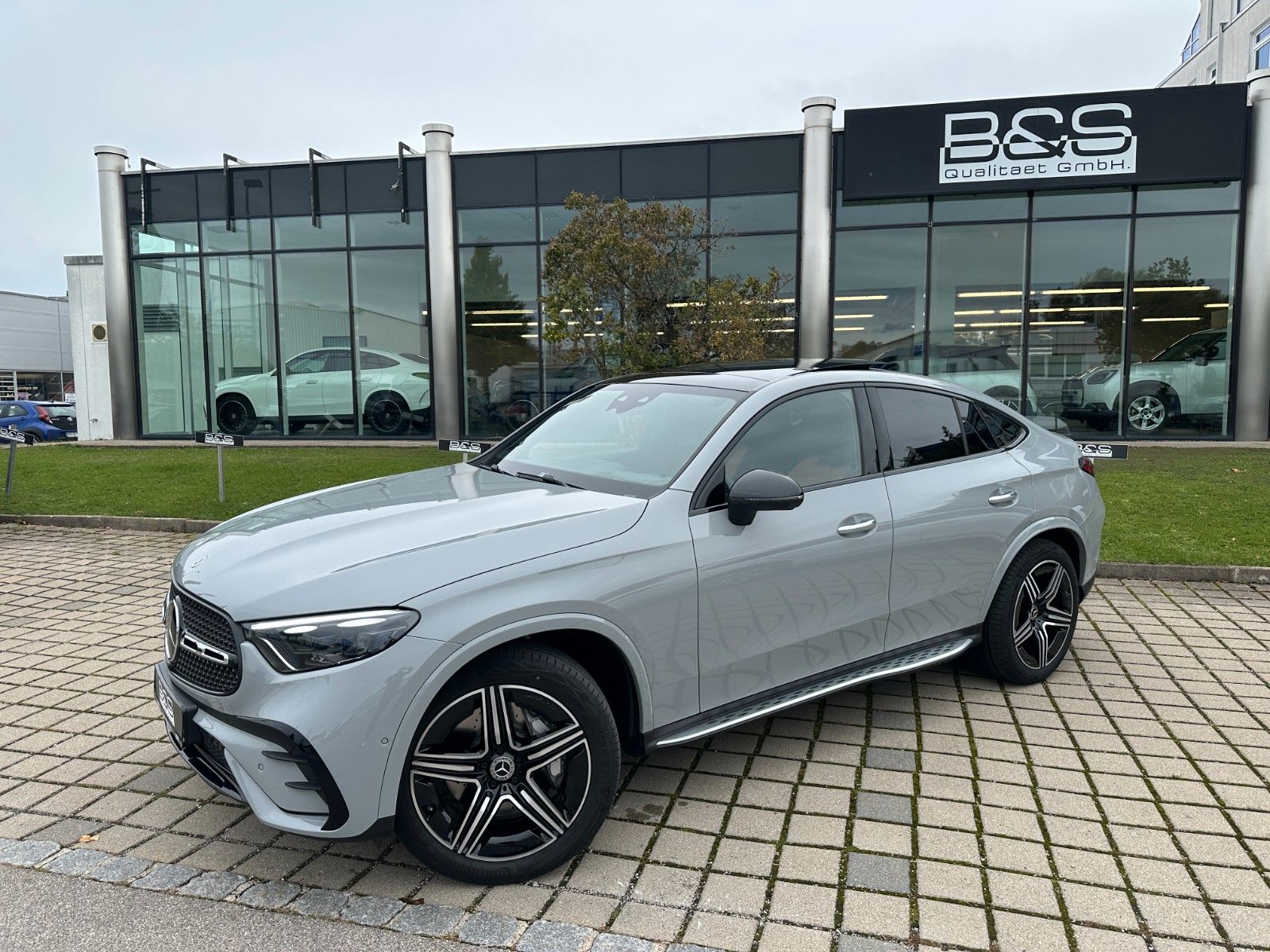 Fahrzeugabbildung Mercedes-Benz GLC 300d Coupe 4Matic DISTR,HUD,PANO,BURM,AHK...