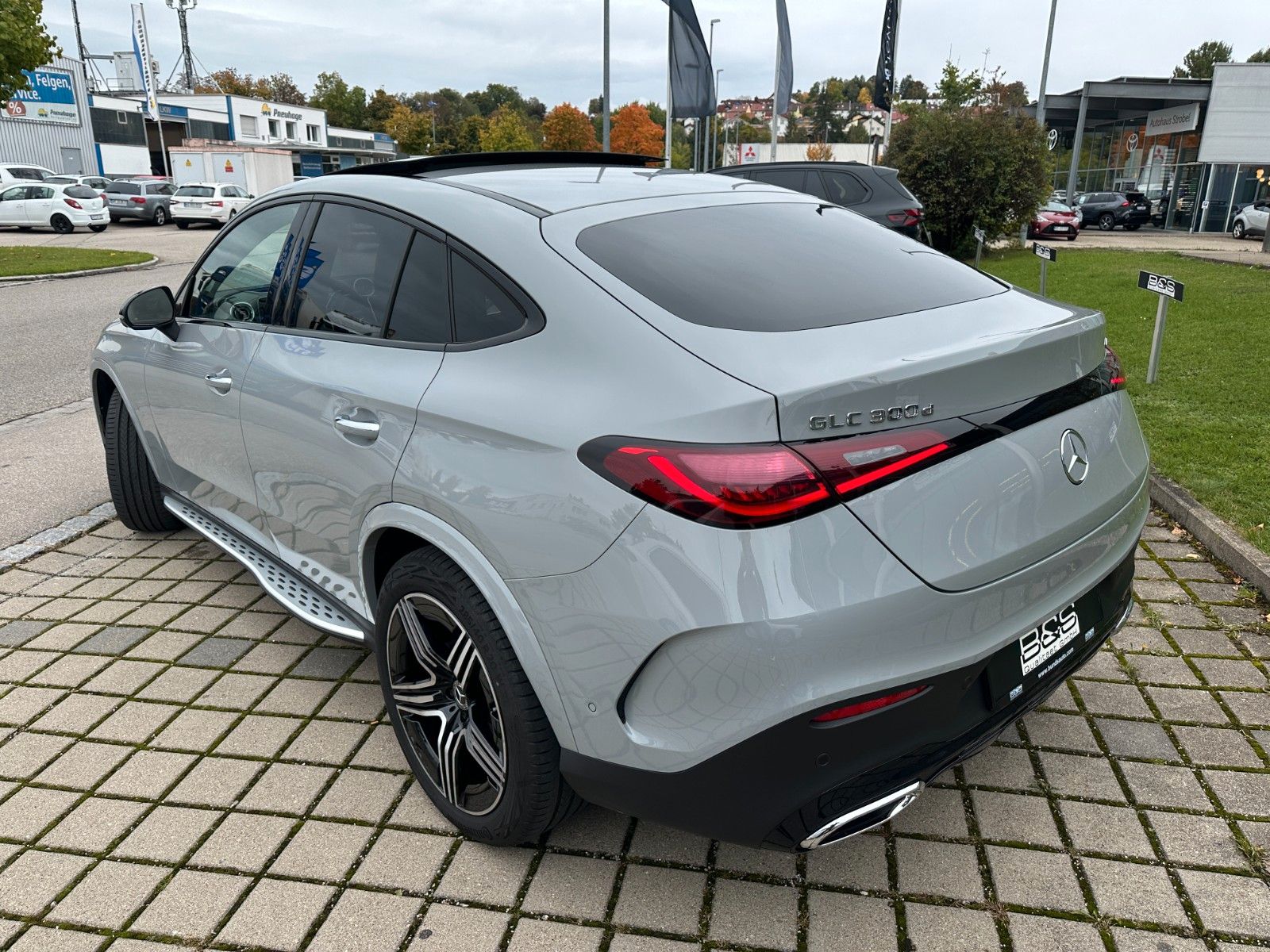 Fahrzeugabbildung Mercedes-Benz GLC 300d Coupe 4Matic DISTR,HUD,PANO,BURM,AHK...