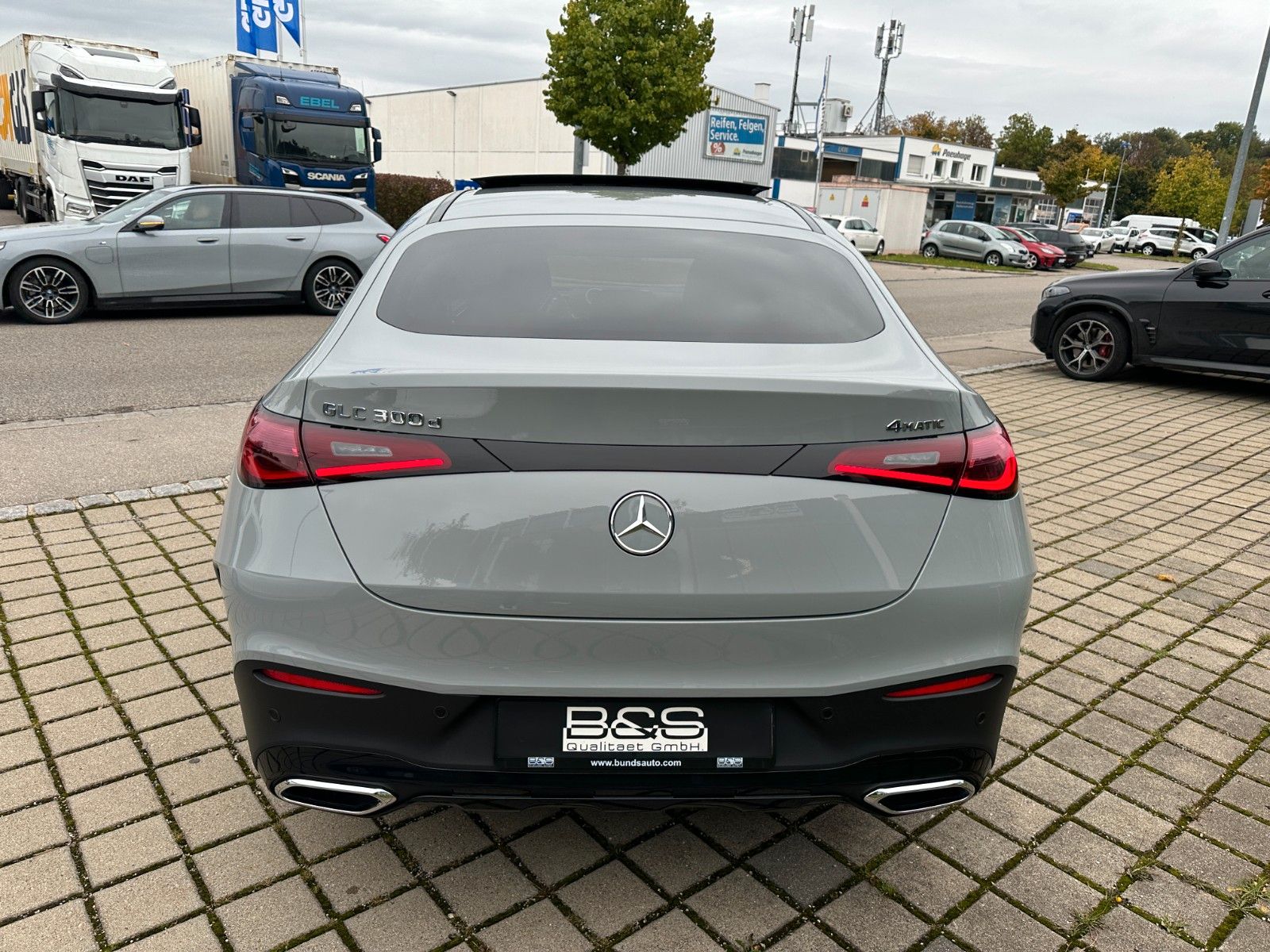 Fahrzeugabbildung Mercedes-Benz GLC 300d Coupe 4Matic DISTR,HUD,PANO,BURM,AHK...
