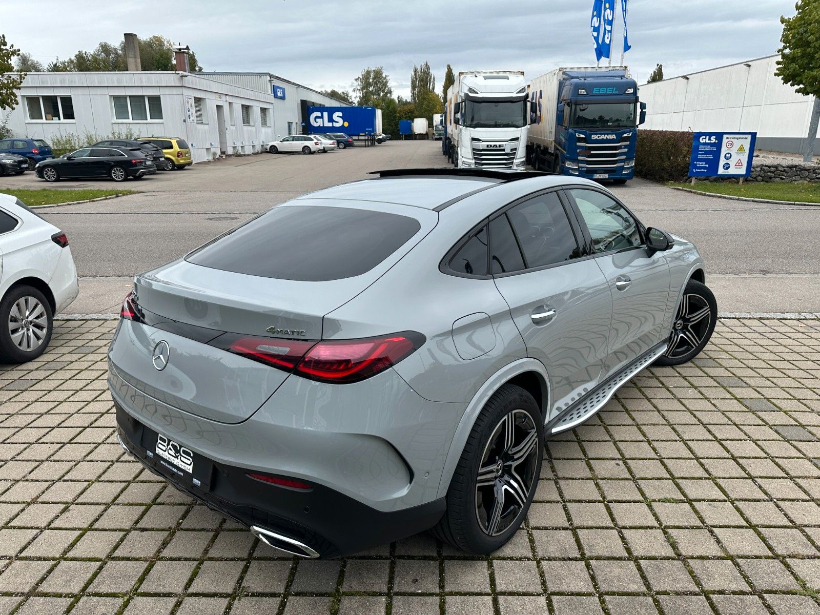 Fahrzeugabbildung Mercedes-Benz GLC 300d Coupe 4Matic DISTR,HUD,PANO,BURM,AHK...
