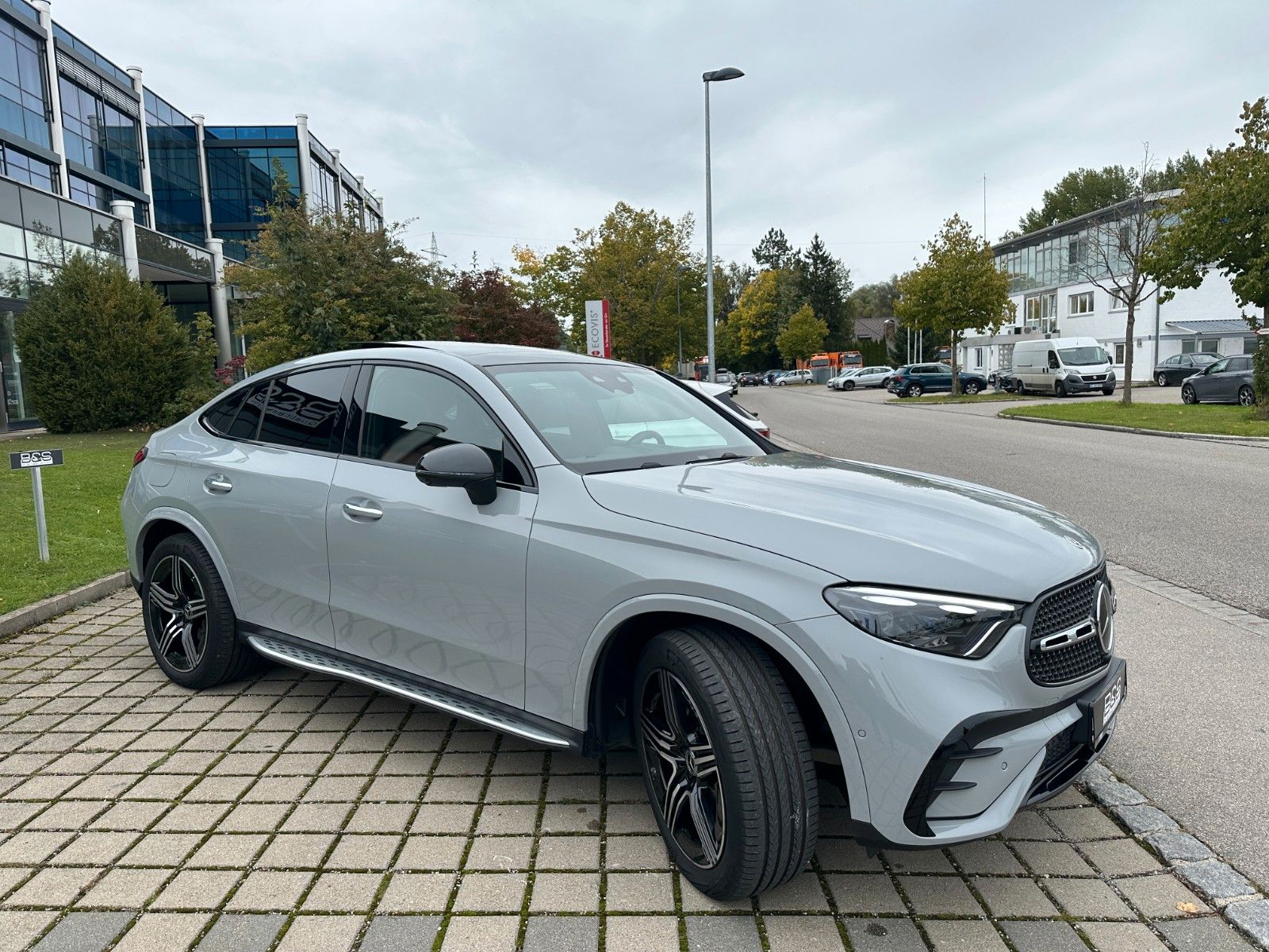 Fahrzeugabbildung Mercedes-Benz GLC 300d Coupe 4Matic DISTR,HUD,PANO,BURM,AHK...