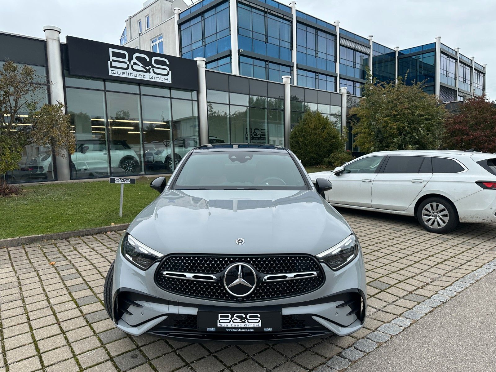 Fahrzeugabbildung Mercedes-Benz GLC 300d Coupe 4Matic DISTR,HUD,PANO,BURM,AHK...