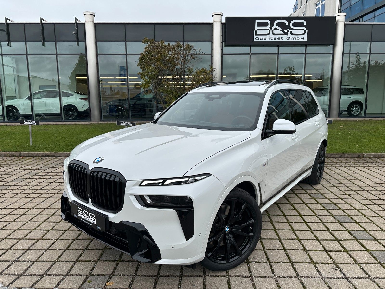 Fahrzeugabbildung BMW X7 xDr 40d M Sport,Skylounge,Aktivlenk,AHK,usw.