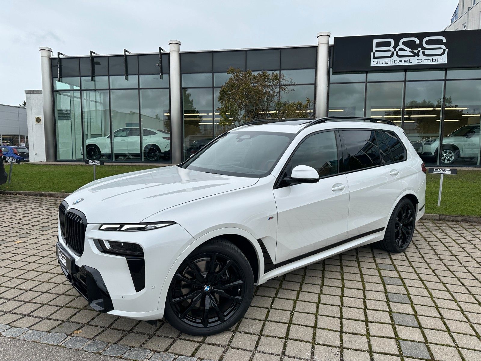 Fahrzeugabbildung BMW X7 xDr 40d M Sport,Skylounge,Aktivlenk,AHK,usw.
