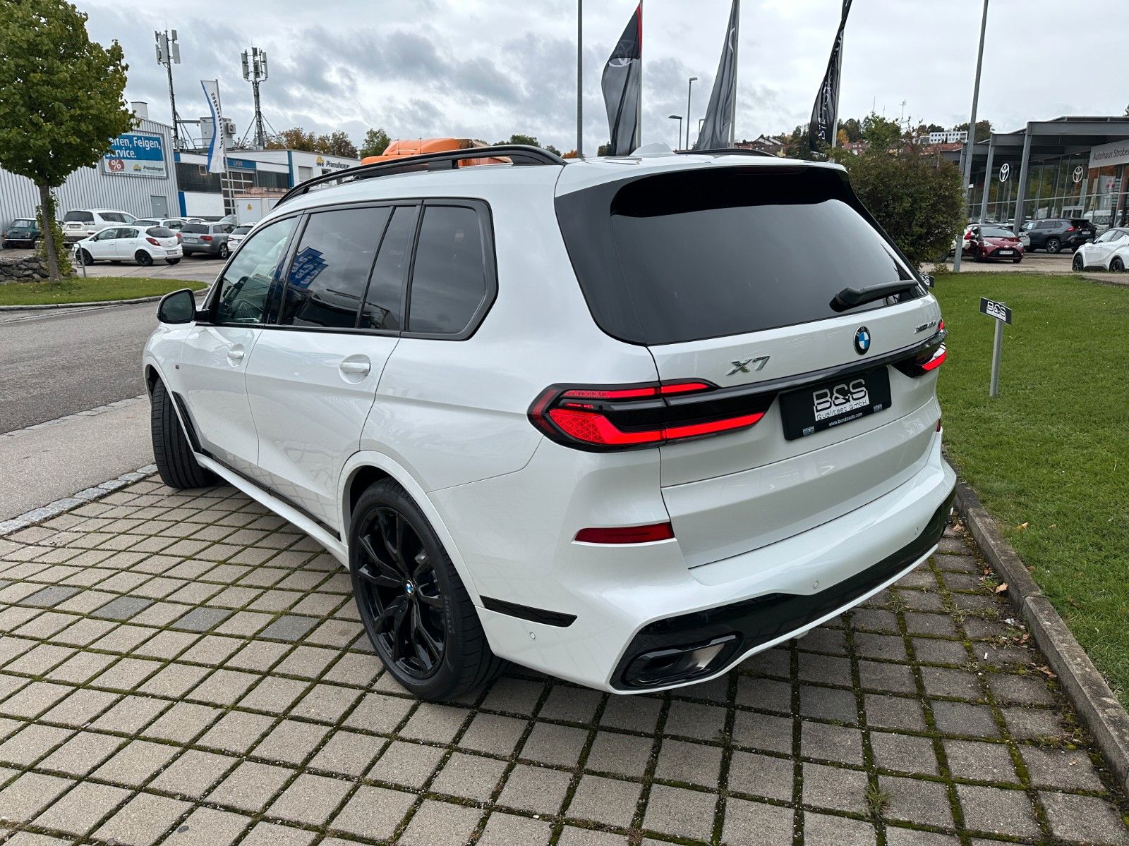 Fahrzeugabbildung BMW X7 xDr 40d M Sport,Skylounge,Aktivlenk,AHK,usw.