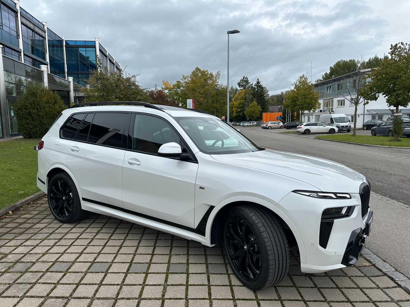 Fahrzeugabbildung BMW X7 xDr 40d M Sport,Skylounge,Aktivlenk,AHK,usw.