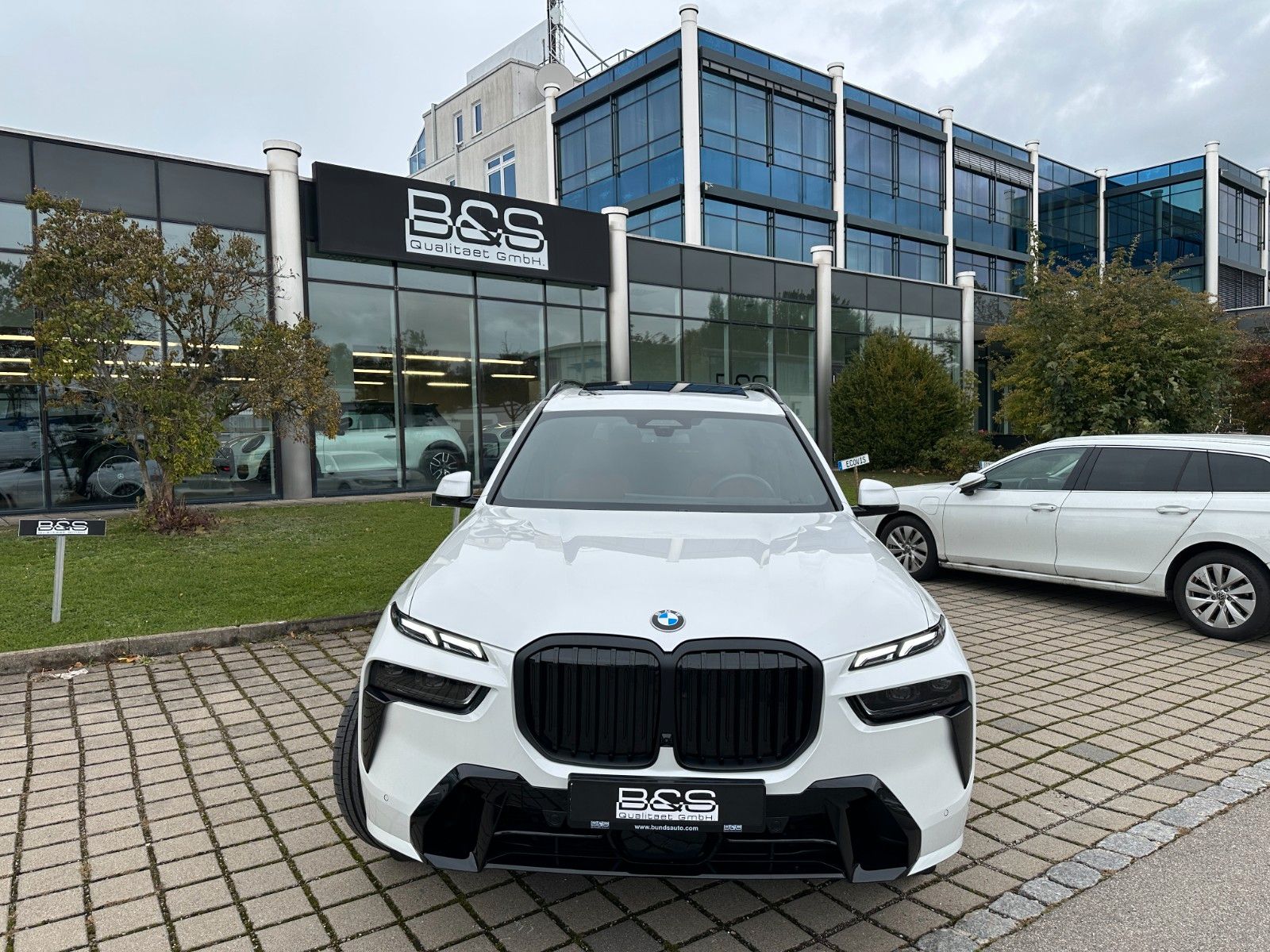 Fahrzeugabbildung BMW X7 xDr 40d M Sport,Skylounge,Aktivlenk,AHK,usw.
