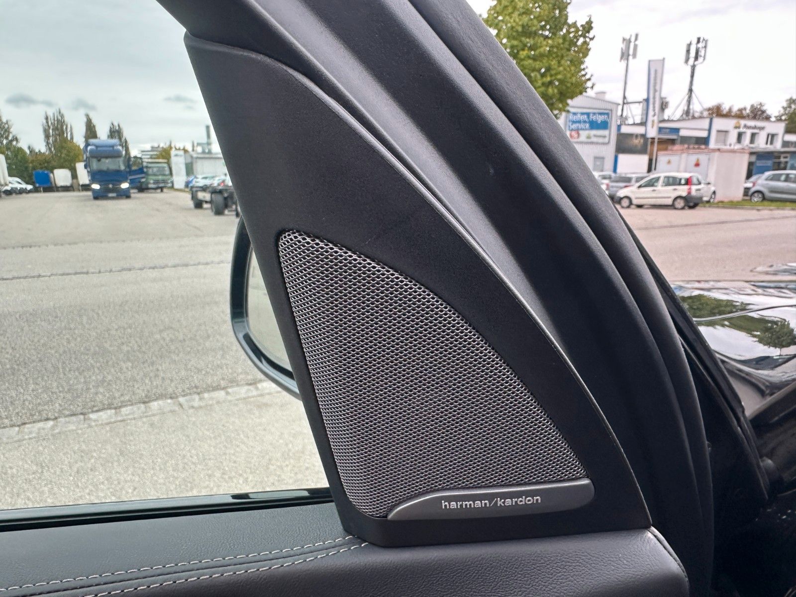Fahrzeugabbildung BMW X5 M60 i xDrive ACC,HUD,PANO,HARMAN,LUFT,AHK,360