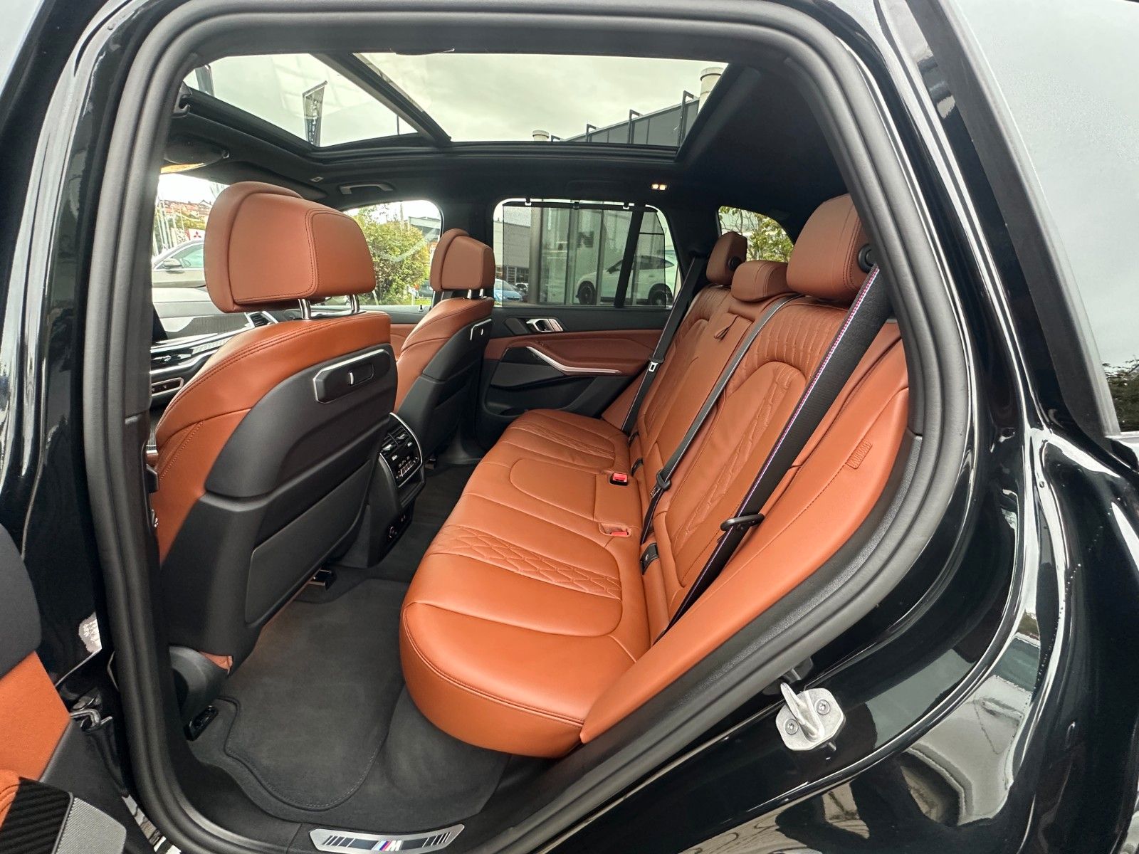 Fahrzeugabbildung BMW X5 M60 i xDrive ACC,HUD,PANO,HARMAN,LUFT,AHK,360