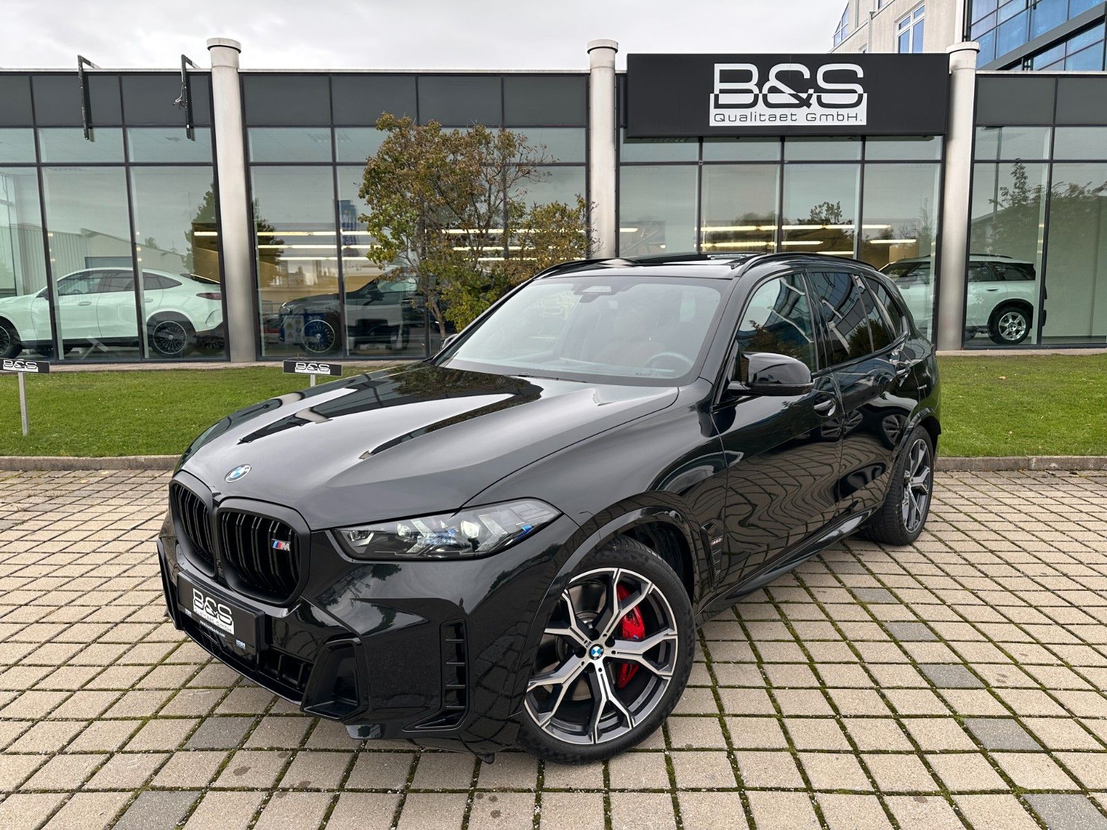 Fahrzeugabbildung BMW X5 M60 i xDrive ACC,HUD,PANO,HARMAN,LUFT,AHK,360