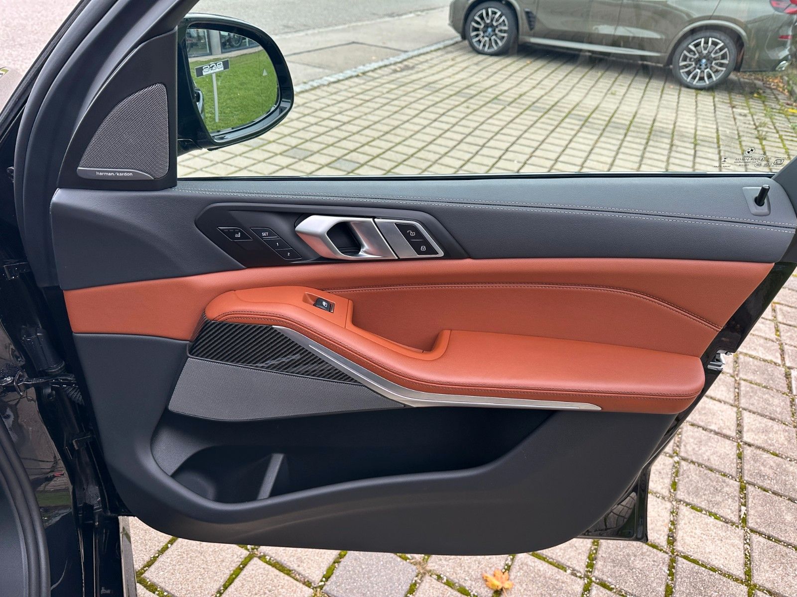 Fahrzeugabbildung BMW X5 M60 i xDrive ACC,HUD,PANO,HARMAN,LUFT,AHK,360