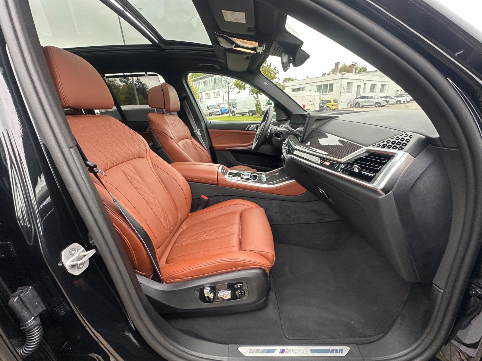 Fahrzeugabbildung BMW X5 M60 i xDrive ACC,HUD,PANO,HARMAN,LUFT,AHK,360