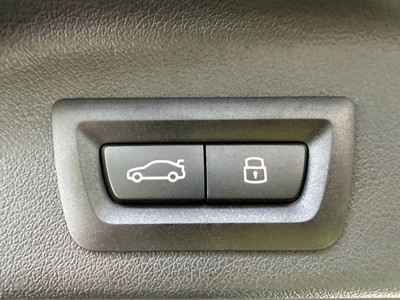 Fahrzeugabbildung BMW X5 M60 i xDrive ACC,HUD,PANO,HARMAN,LUFT,AHK,360