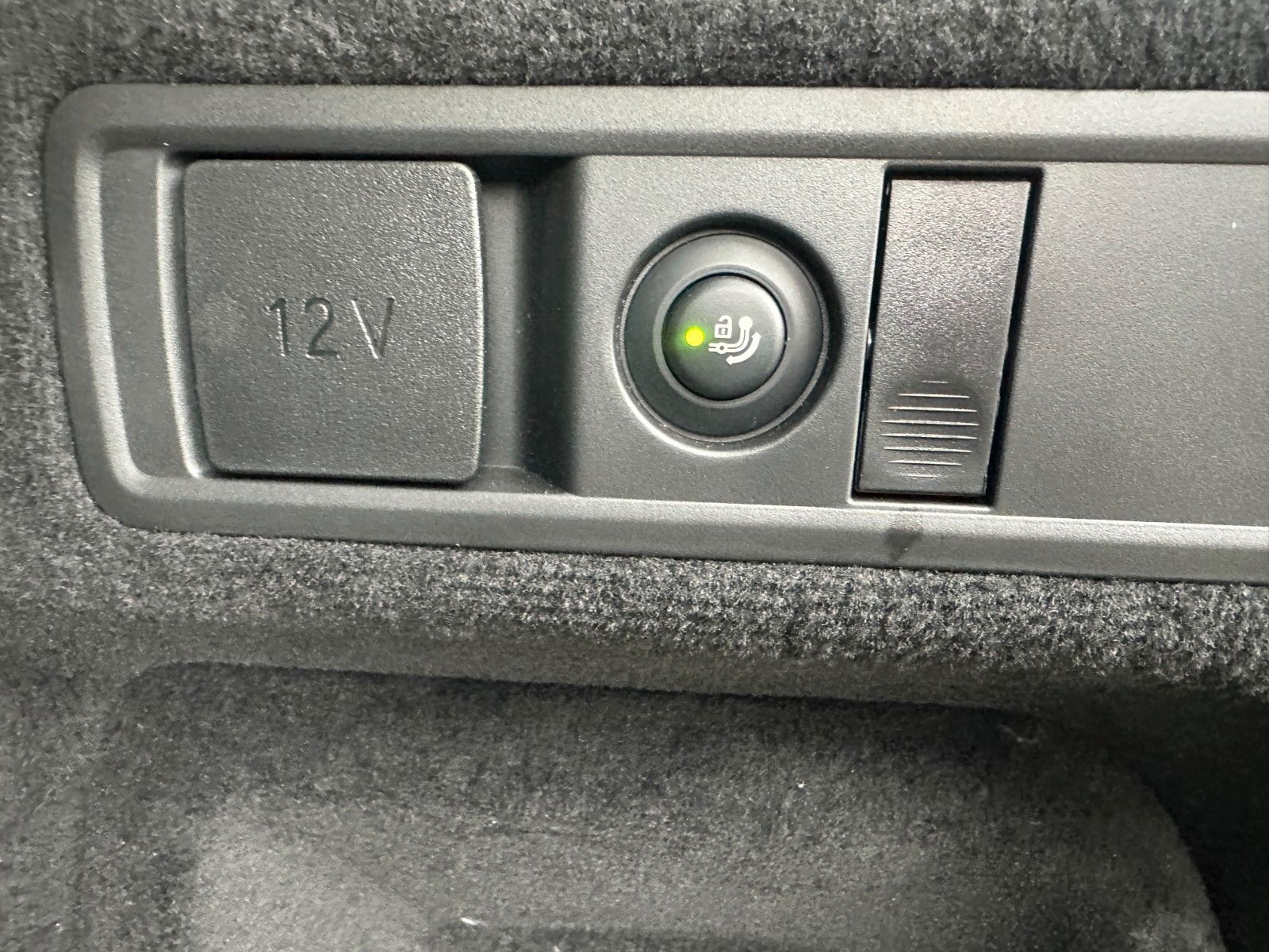 Fahrzeugabbildung BMW X5 M60 i xDrive ACC,HUD,PANO,HARMAN,LUFT,AHK,360