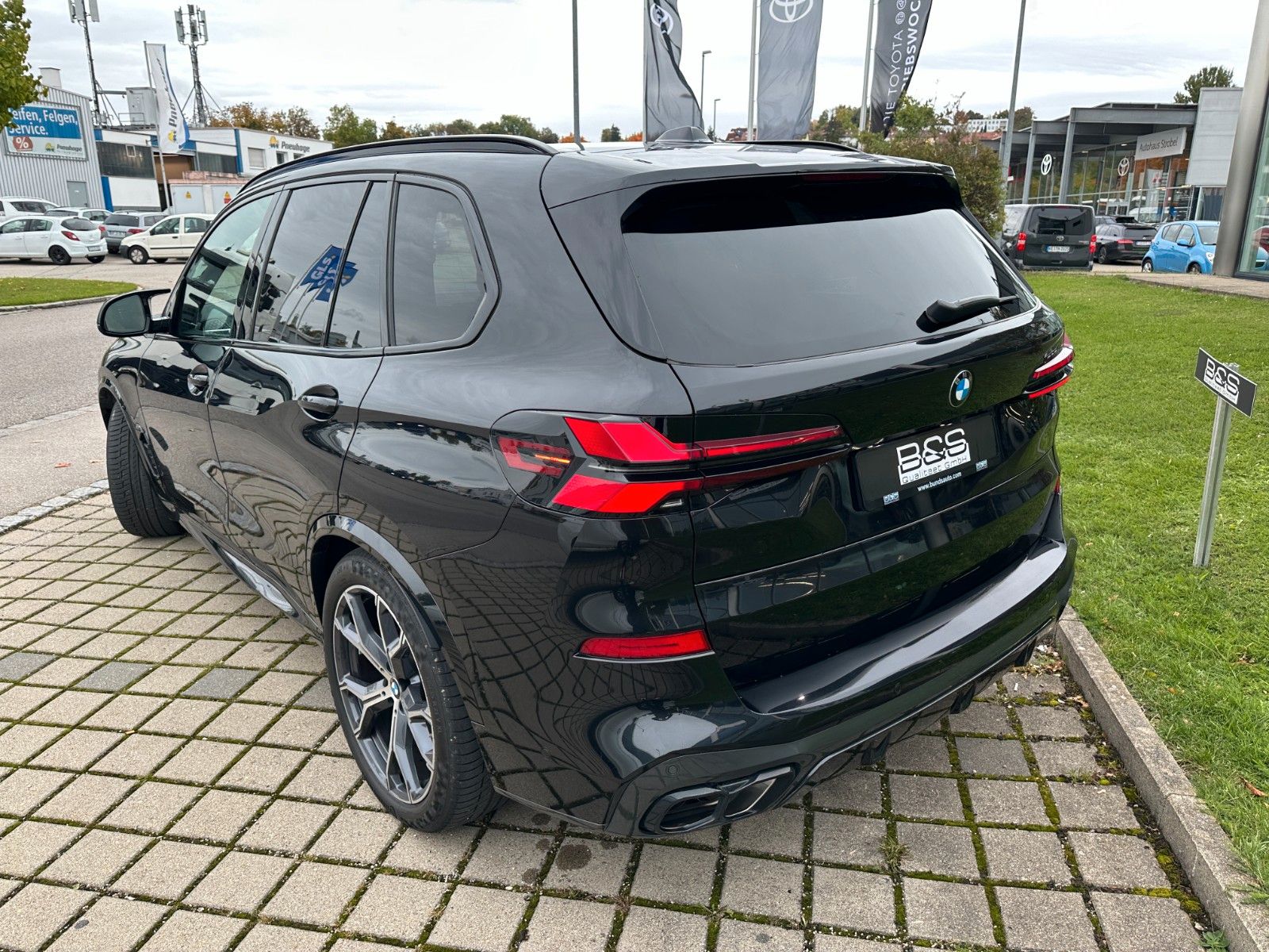 Fahrzeugabbildung BMW X5 M60 i xDrive ACC,HUD,PANO,HARMAN,LUFT,AHK,360