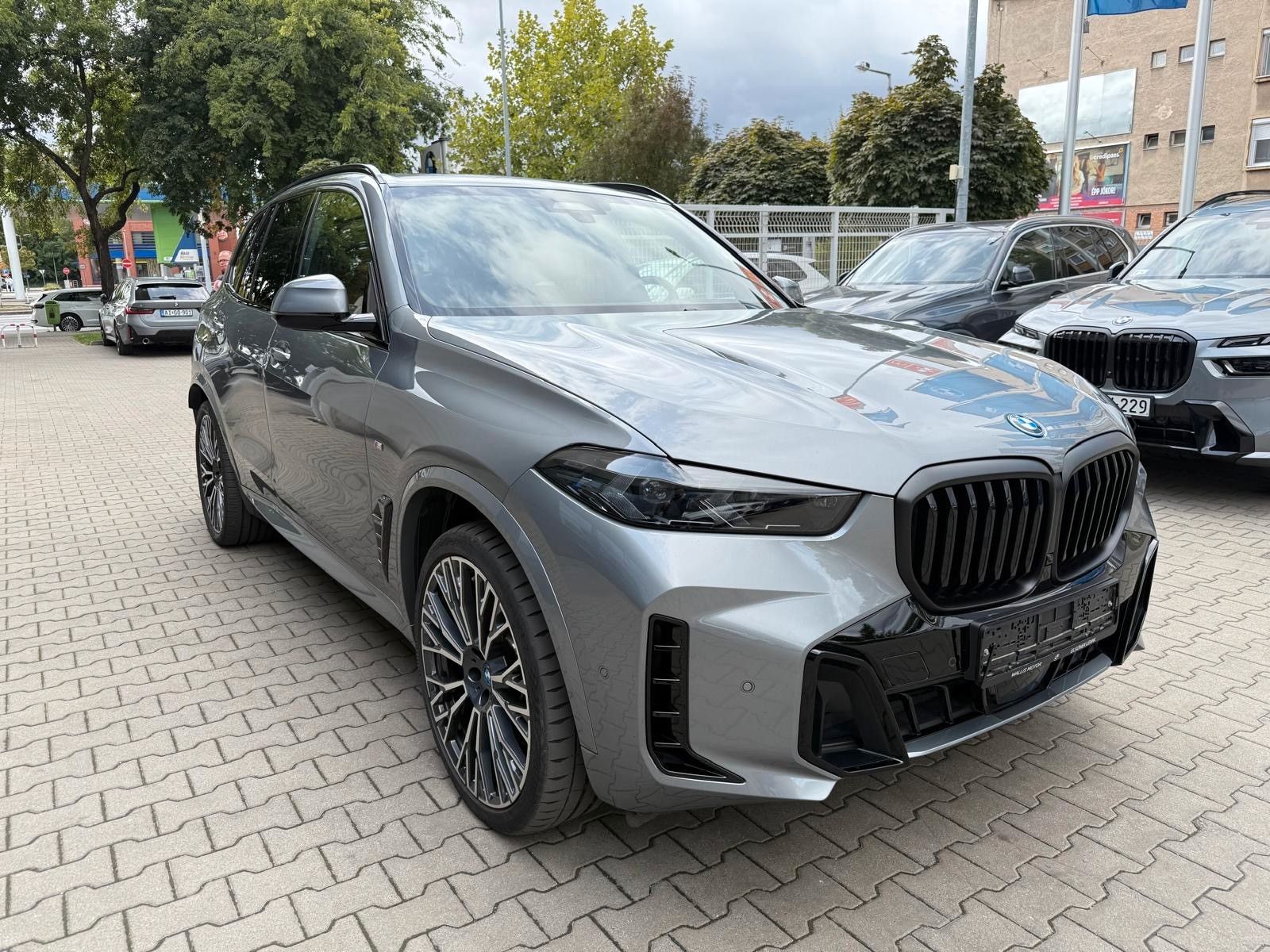 Fahrzeugabbildung BMW X5 50e xDrive MSport ACC,HUD,PANO,HARMAN,LUFT,..