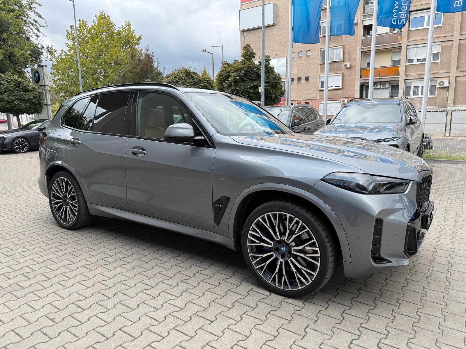 Fahrzeugabbildung BMW X5 50e xDrive MSport ACC,HUD,PANO,HARMAN,LUFT,..